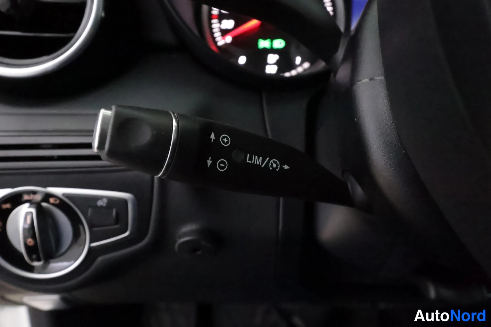Valkoinen Mercedes-Benz C 180 d 2017, kuva 33