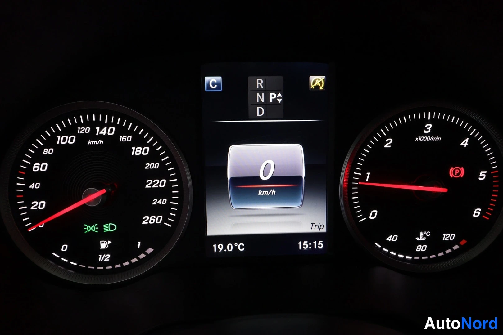 Valkoinen Mercedes-Benz C 180 d 2017, kuva 40