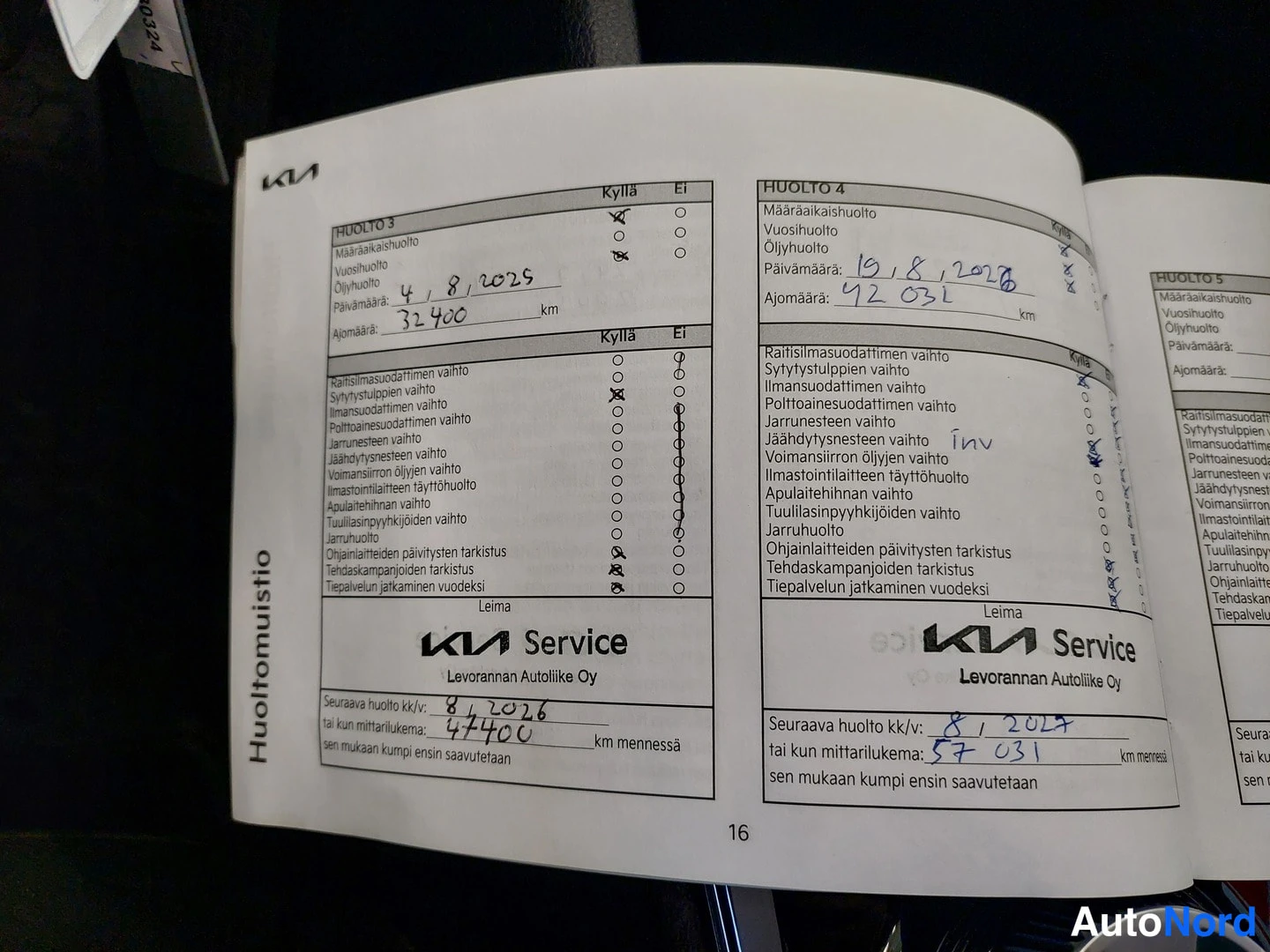 Muu: Kia-huoltokirjan sivu 16, huoltomerkinnät huolloille 3 ja 4, leimoina Kia Service Levorannan Autoliike Oy