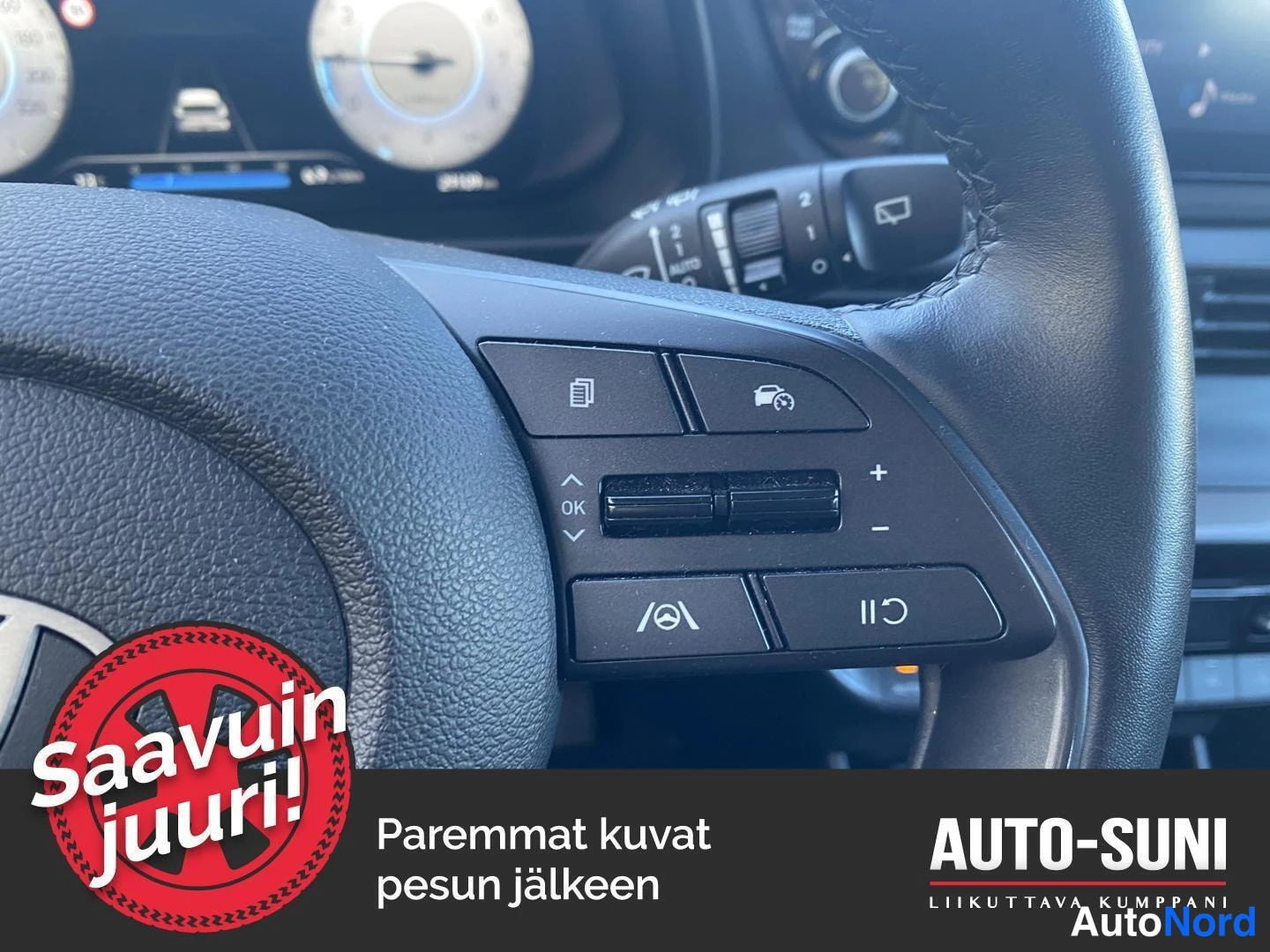 Muu: Tavaratilan takaseinän hyötykotelot ja irrotettava matkalaukkuverkkokomero.