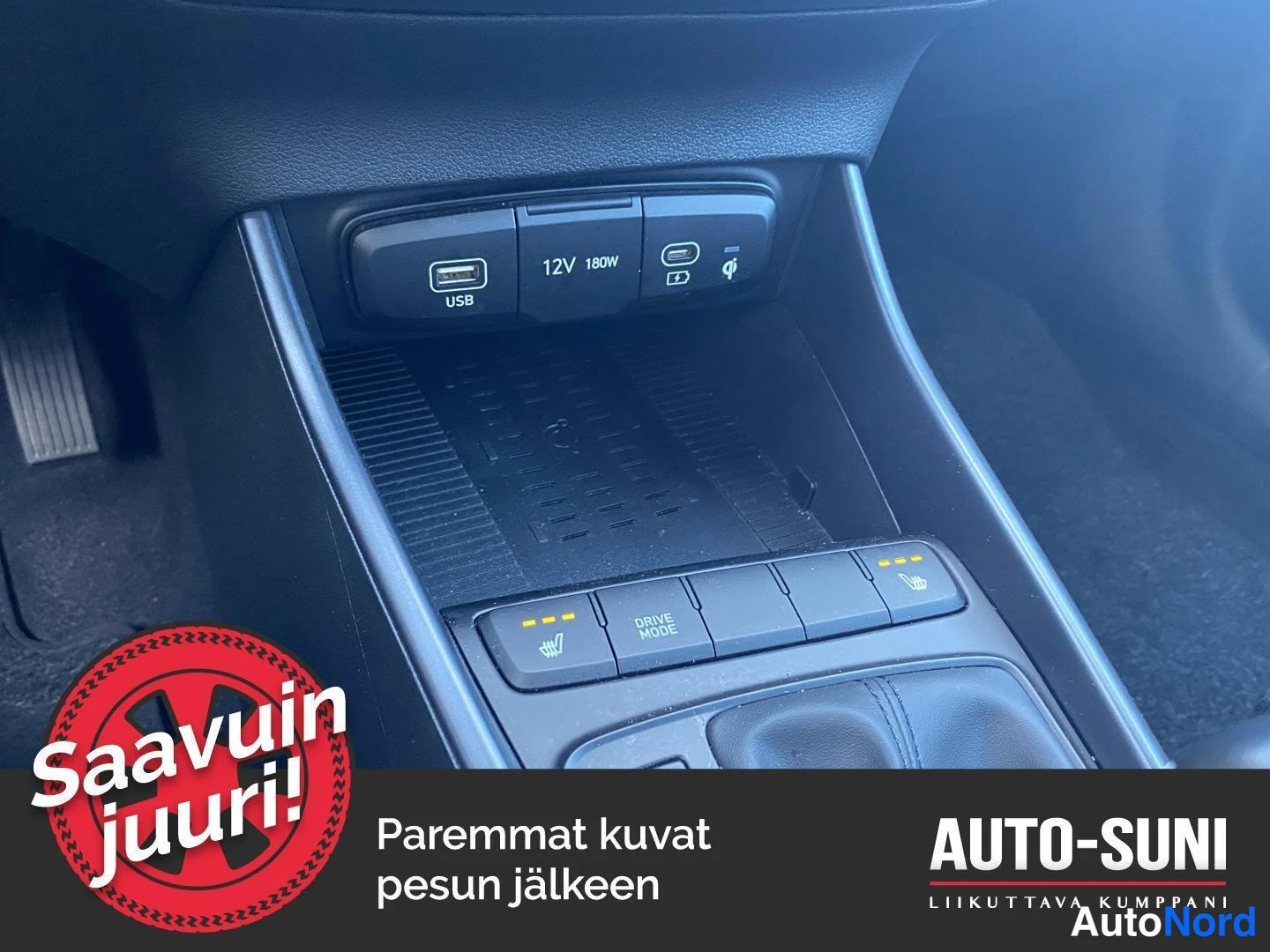 Muu: Tavaratilan takaseinän hyötykotelot ja irrotettava matkalaukkuverkkokomero.