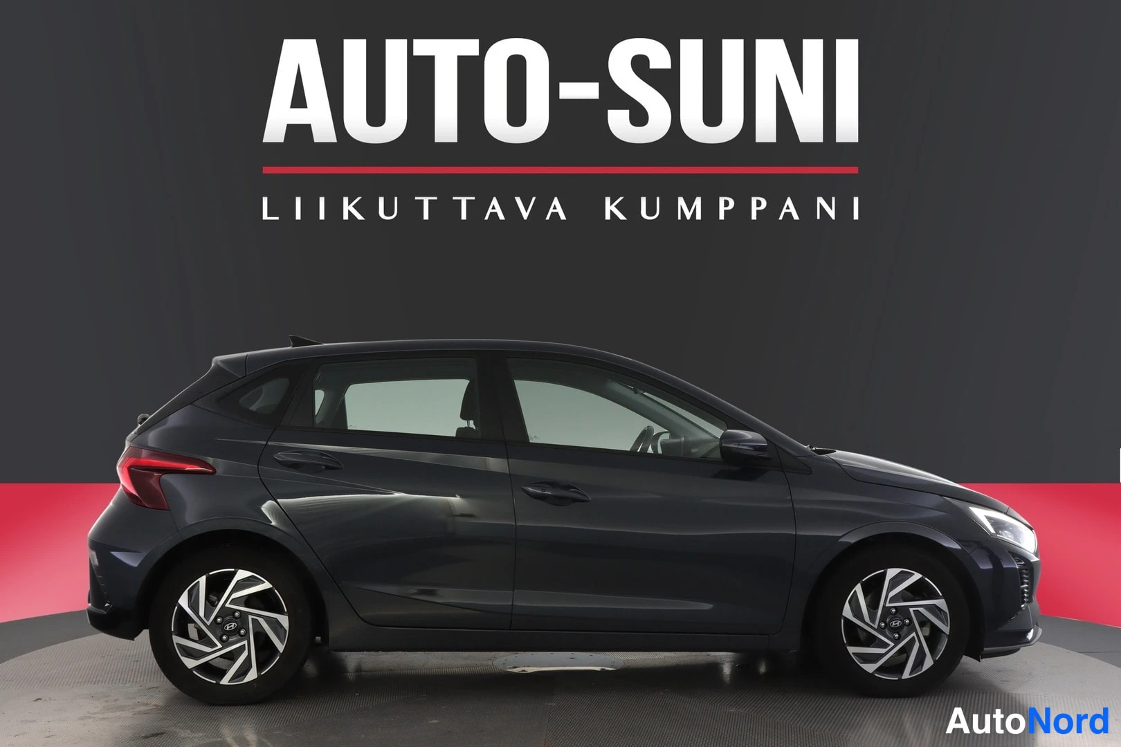 Harmaa Hyundai i20 2024, sivulta, kuva 3