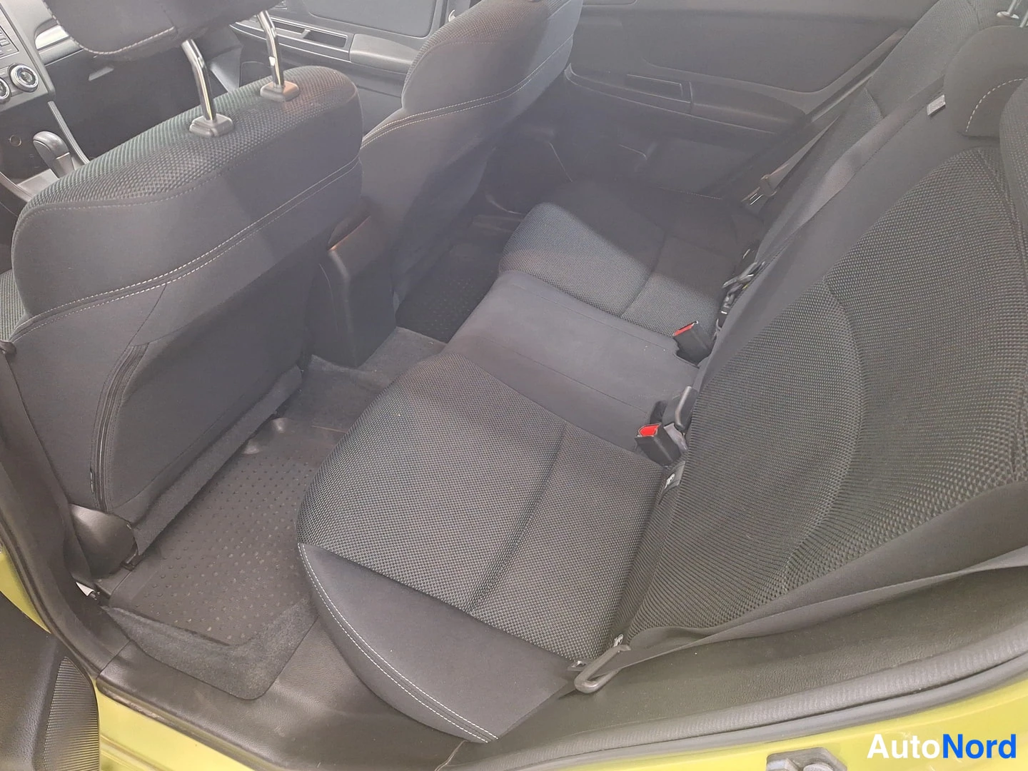 Vihreä Subaru XV 2014, kuva 11