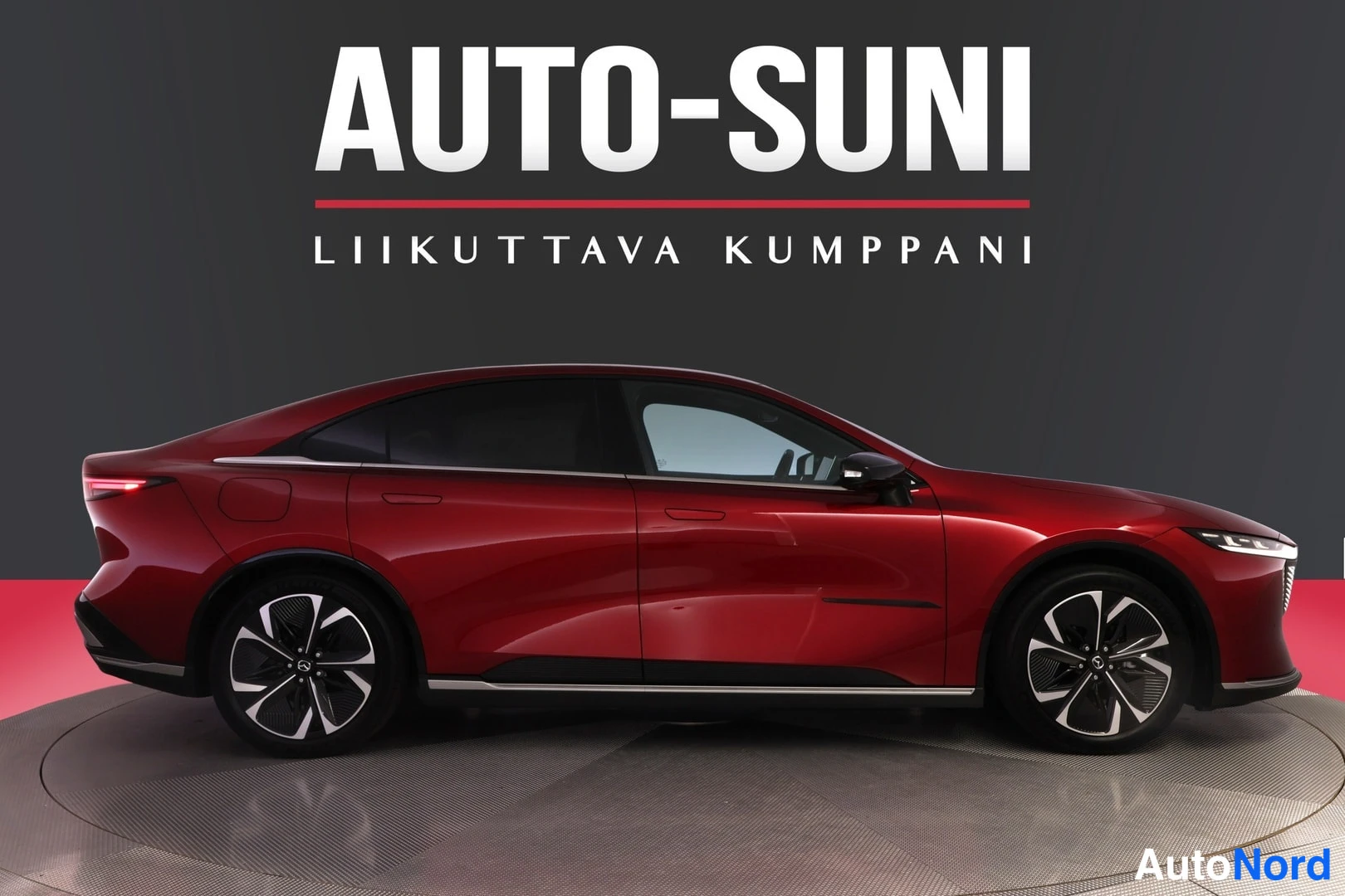 Punainen Mazda 6e 2026, sivulta, kuva 4