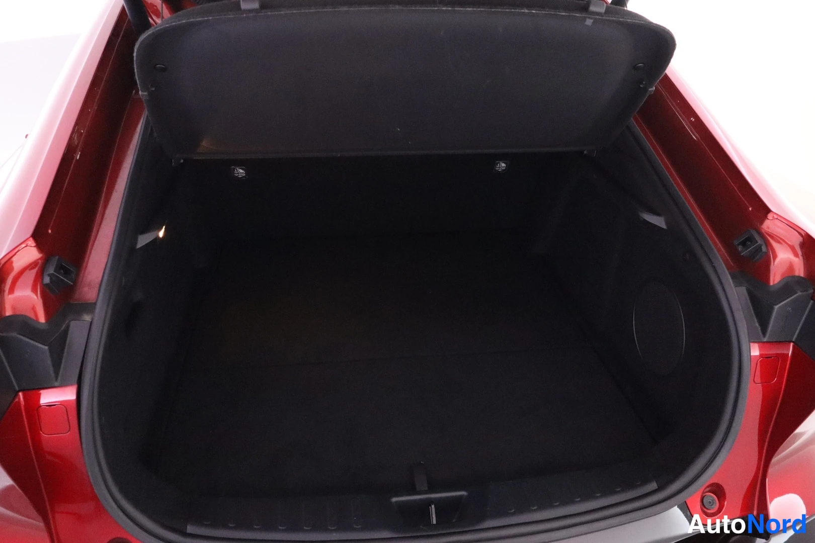 Punainen Mazda 6e 2026, kuva 27