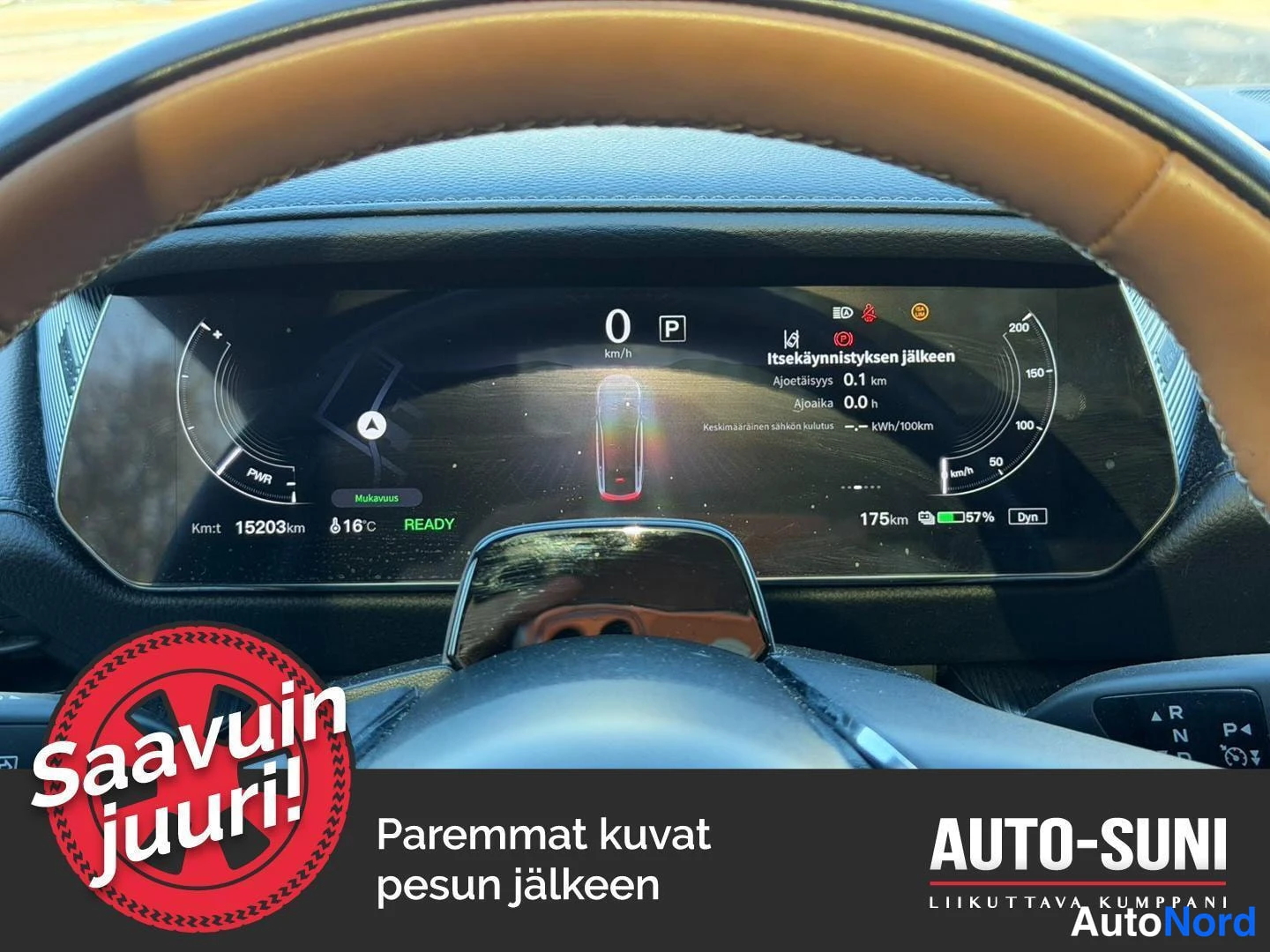 Muu: Mazdan kojelaudan näyttö: 'Itsakaynnistyksen jalkeen', ajotietoja: 15203 km, 57% akku, 175 km toimintaetäisyys.
