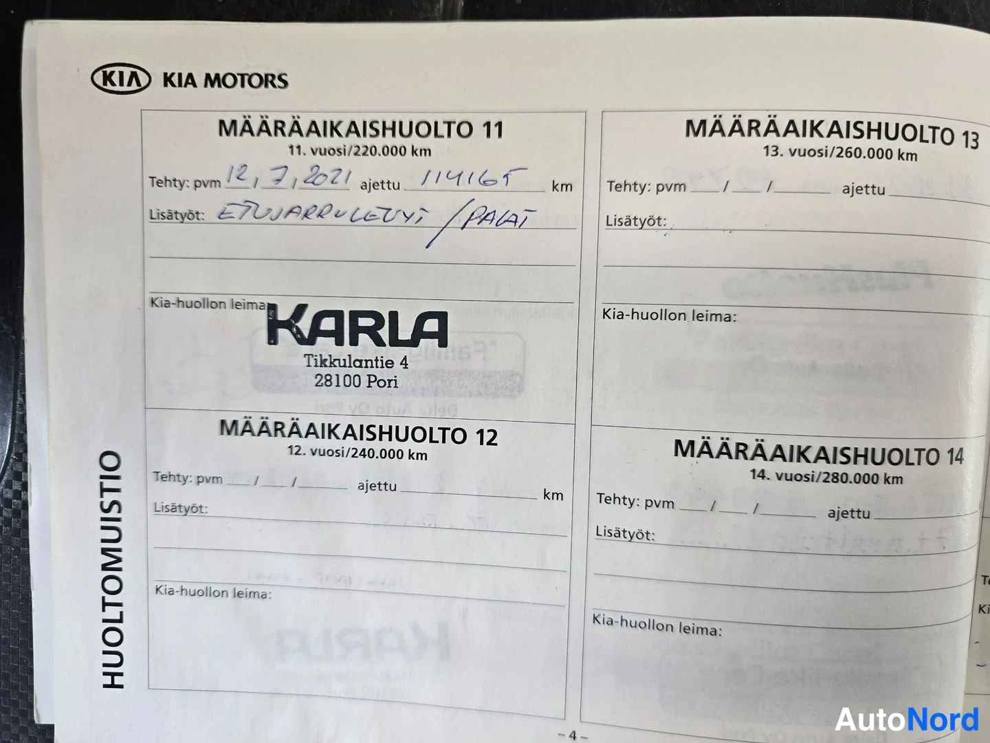 Asiakirja: Kian huoltokirjan sivu, jossa merkintä määräaikaishuollosta 11 (12.7.2021, 114165 km) Karla-nimellä, Pori.