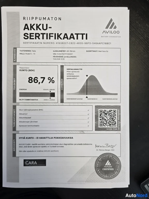 Etuviisto, nokka vasemmalle: Riippumaton AVILOO akkusertifikaatti, jossa SOH-arvo 86,7 % ja todettu hyvä kunto.