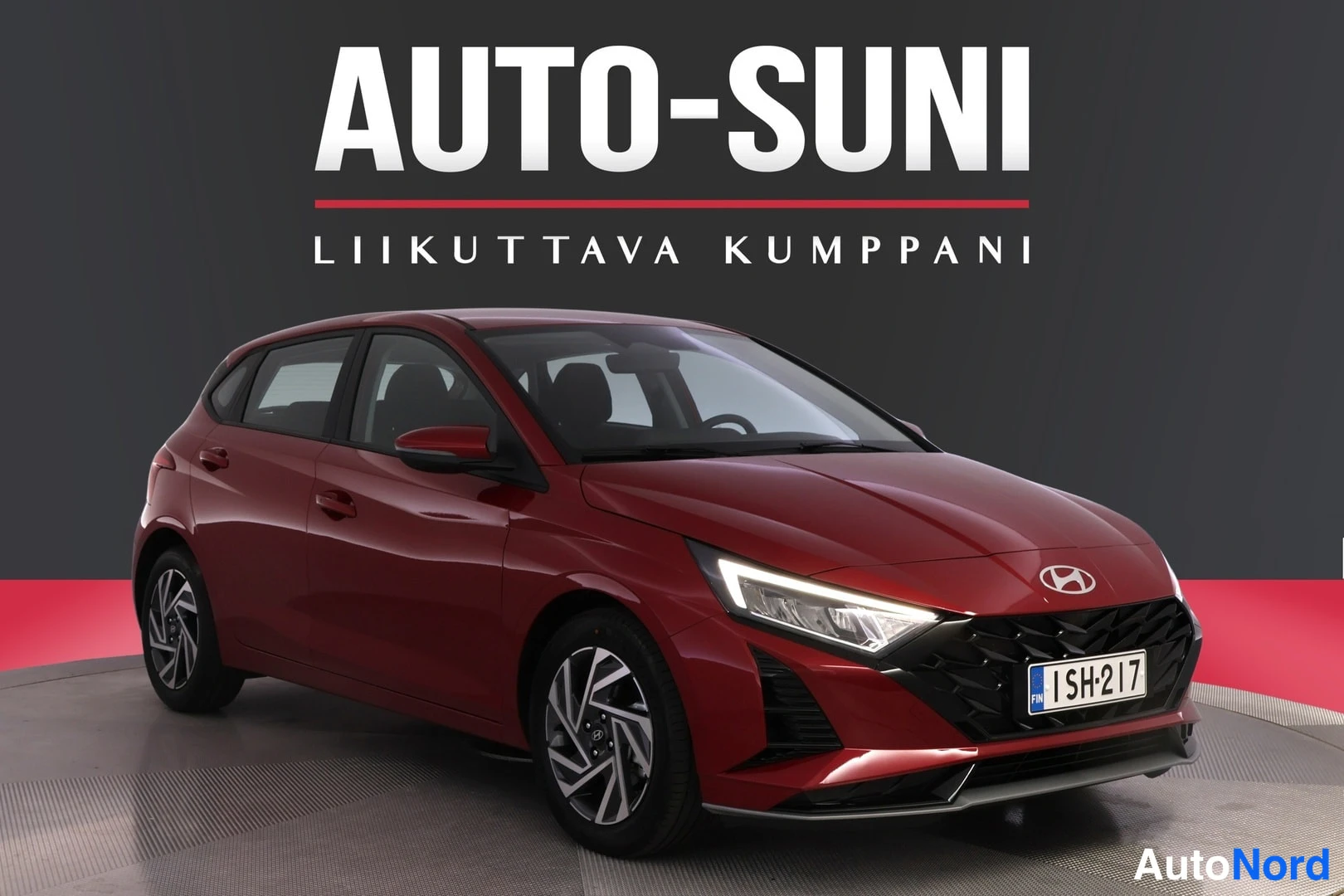 Punainen Hyundai i20 2025, etuviisto, keula oikealle, kuva 2