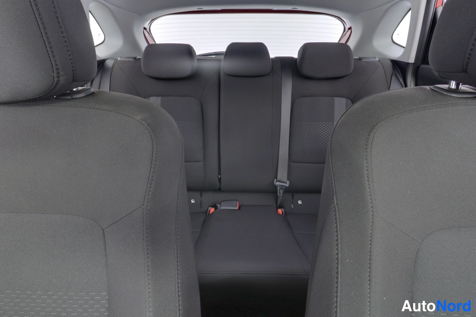 Punainen Hyundai i20 2025, kuva 16