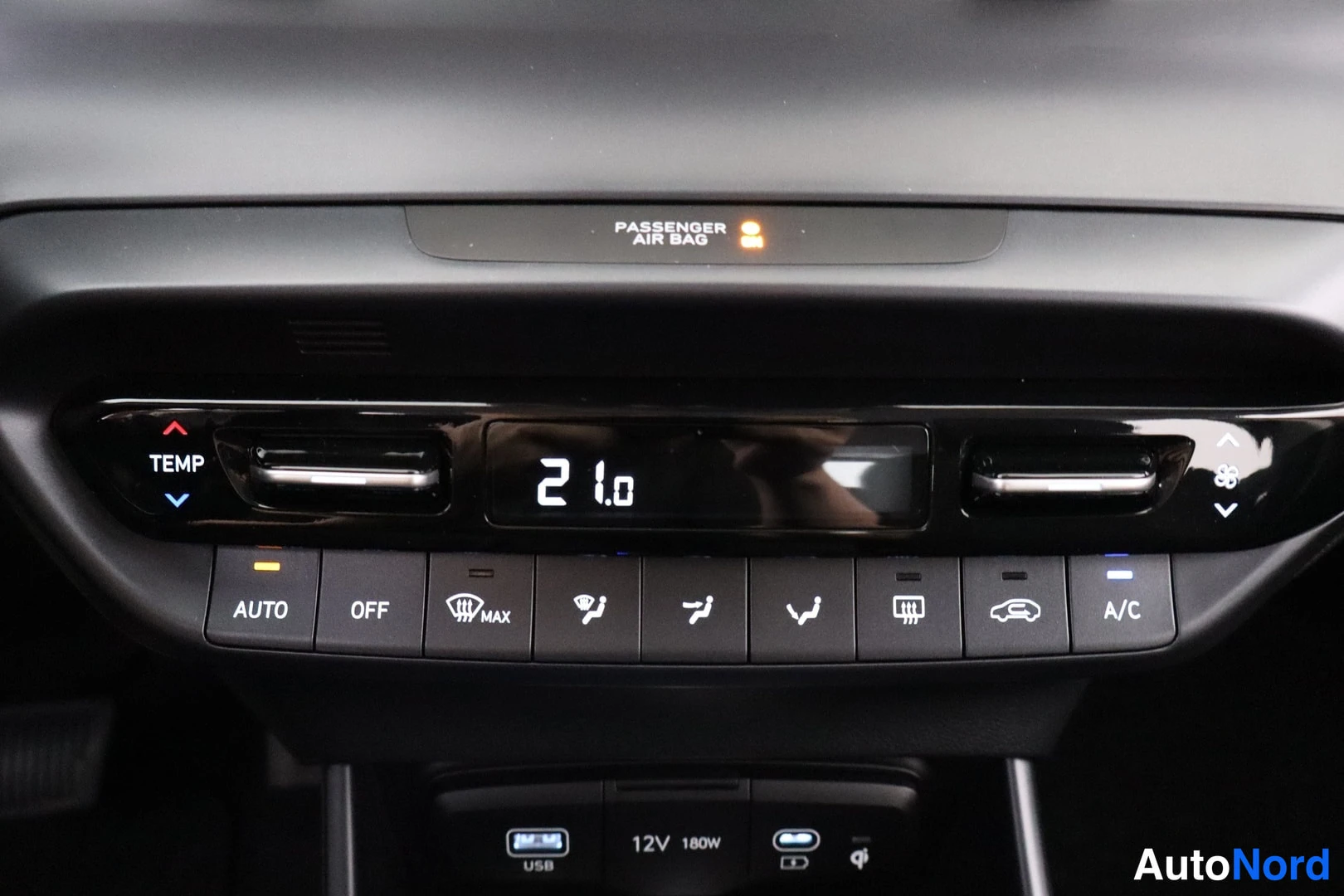 Punainen Hyundai i20 2025, kuva 21