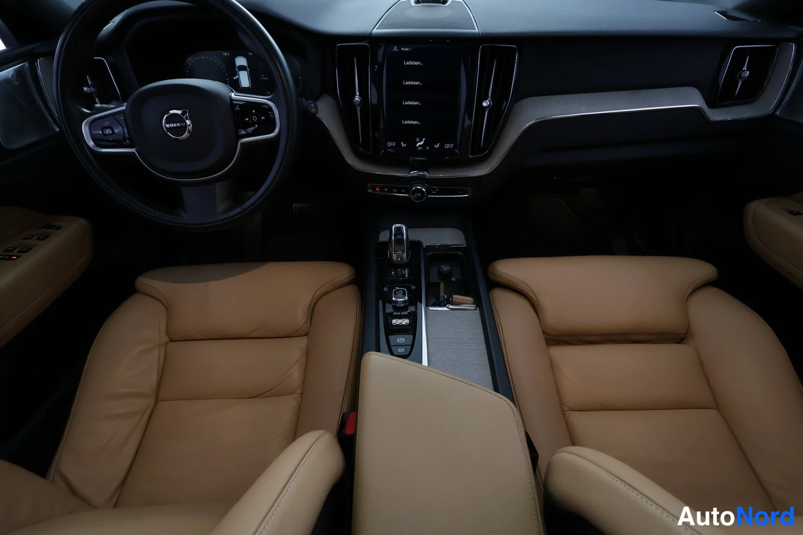Valkoinen Volvo XC60 2018, kuva 34