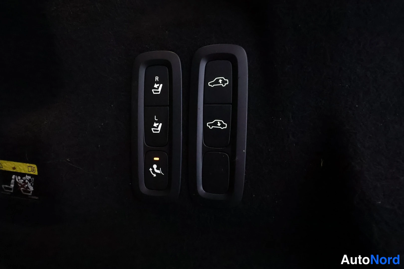 Valkoinen Volvo XC60 2018, kuva 19
