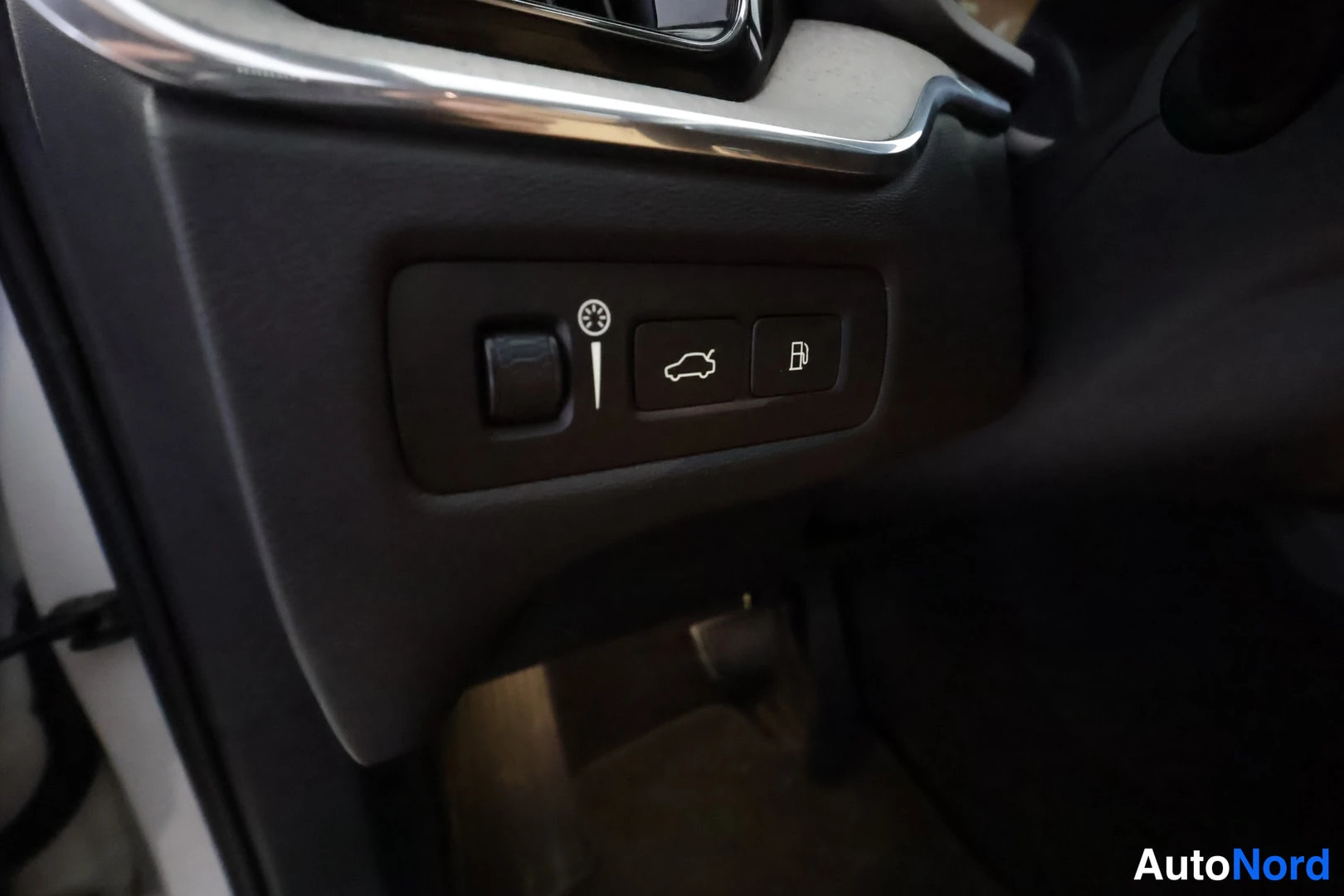 Valkoinen Volvo XC60 2018, kuva 31