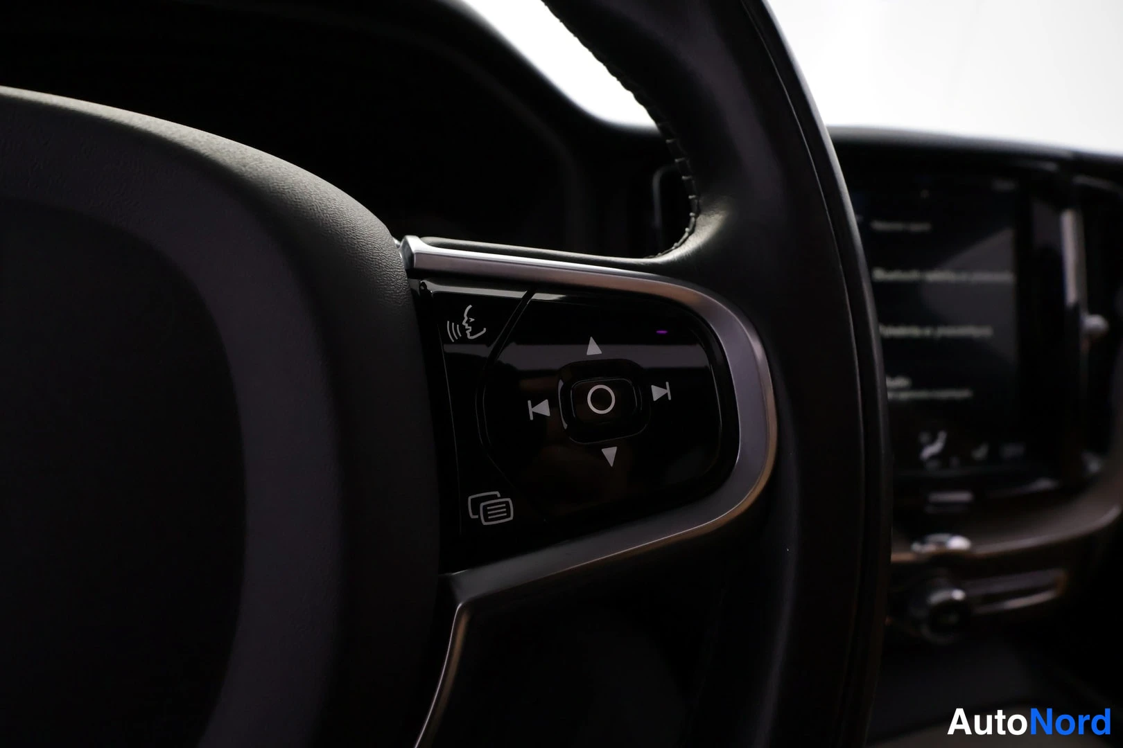 Valkoinen Volvo XC60 2018, kuva 33