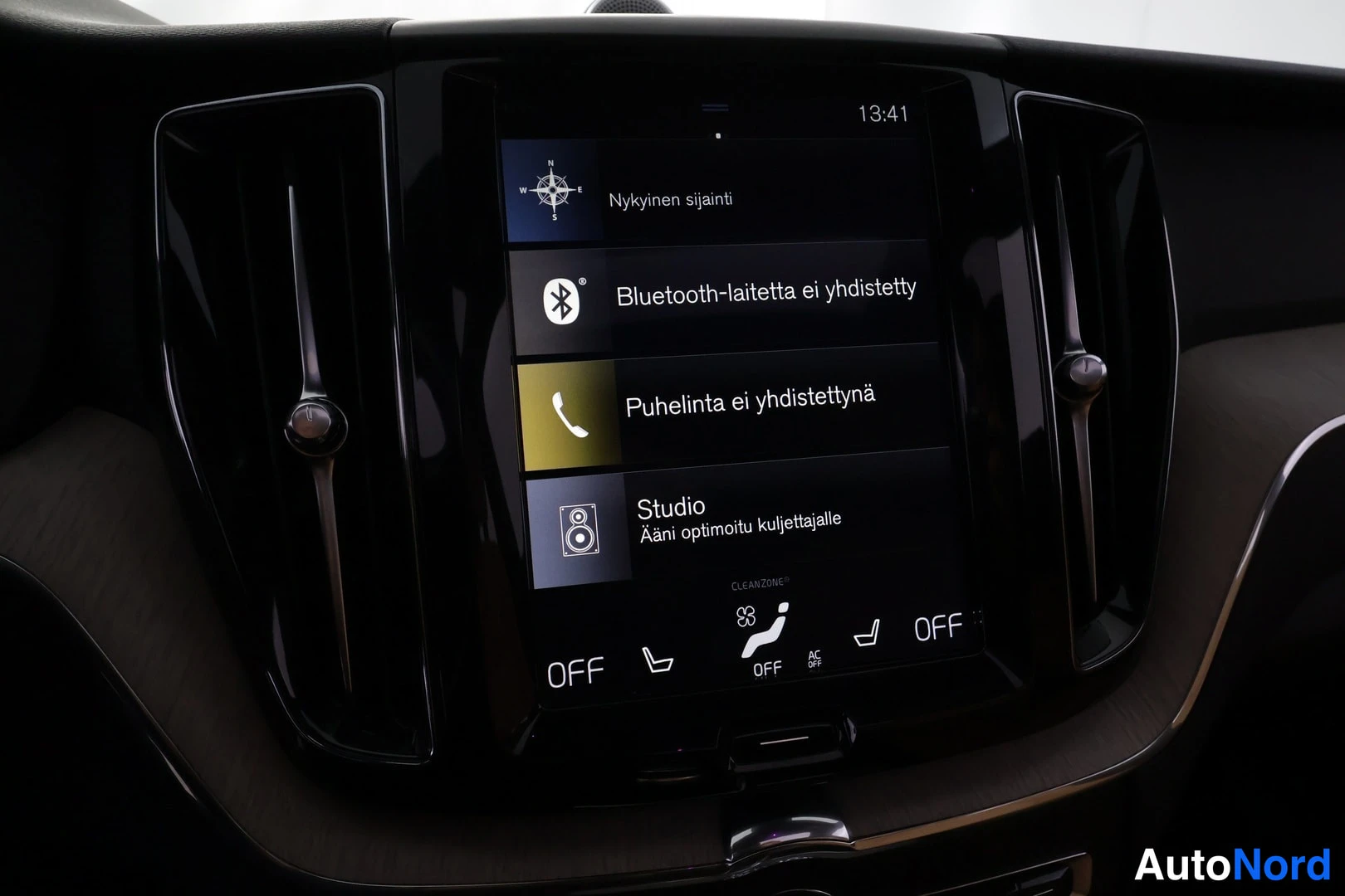 Valkoinen Volvo XC60 2018, yksityiskohta, kuva 7