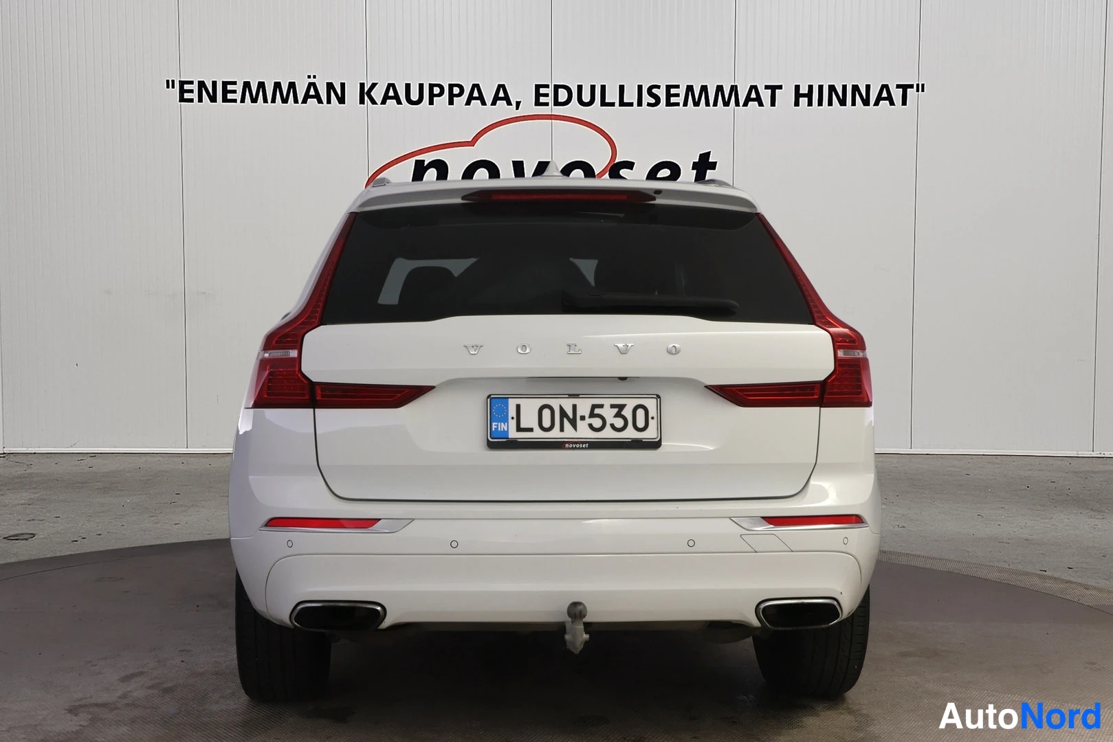 Valkoinen Volvo XC60 2018, takaa, kuva 6