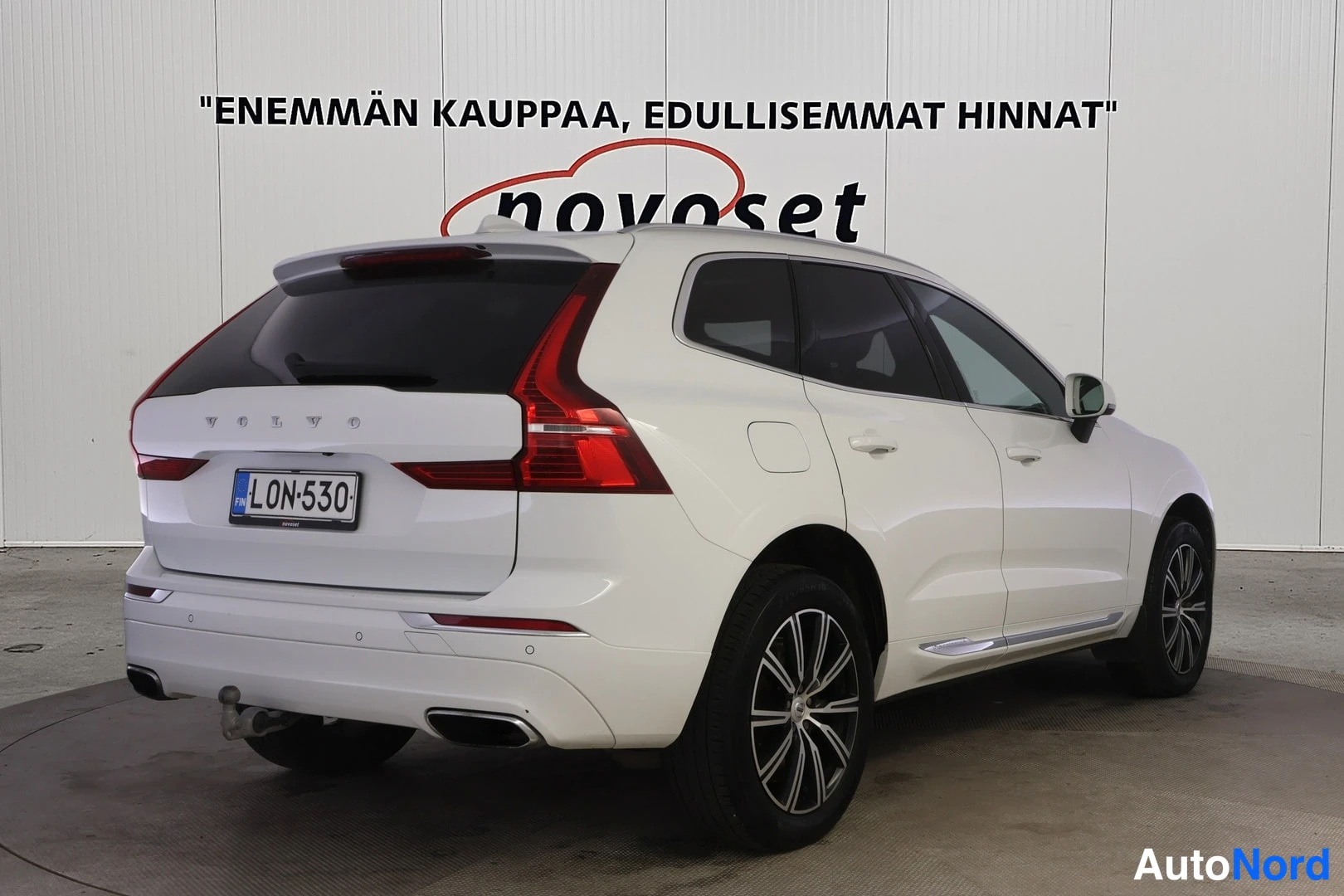 Valkoinen Volvo XC60 2018, takaviisto, kuva 5