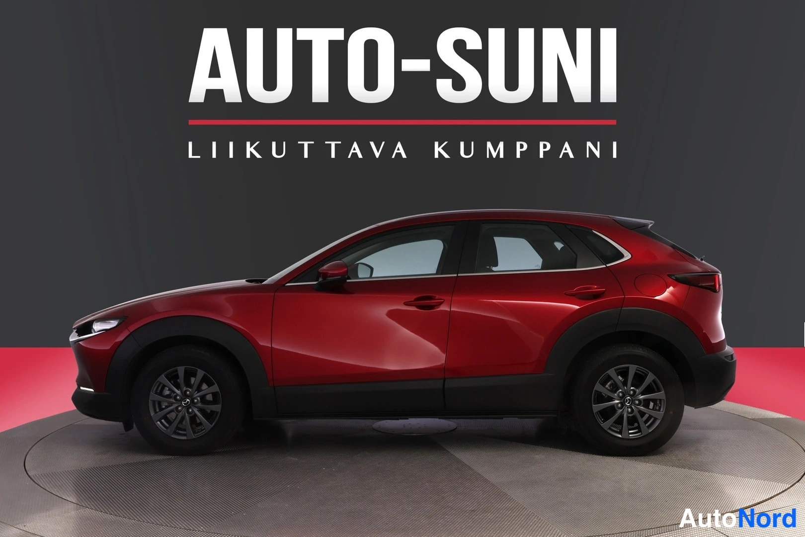Punainen Mazda CX-30 2023, sivulta, kuva 4