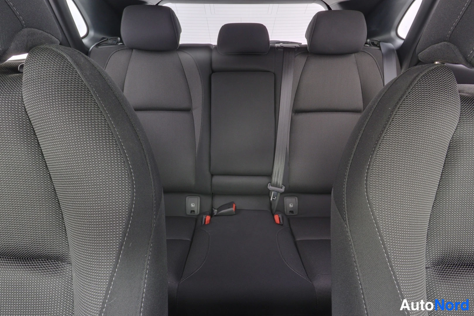 Punainen Mazda CX-30 2023, kuva 8