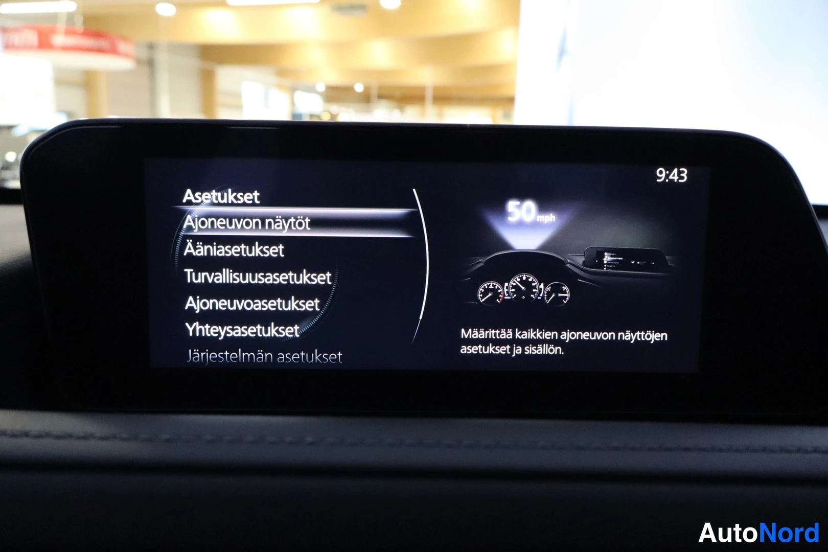 Punainen Mazda CX-30 2023, kuva 14