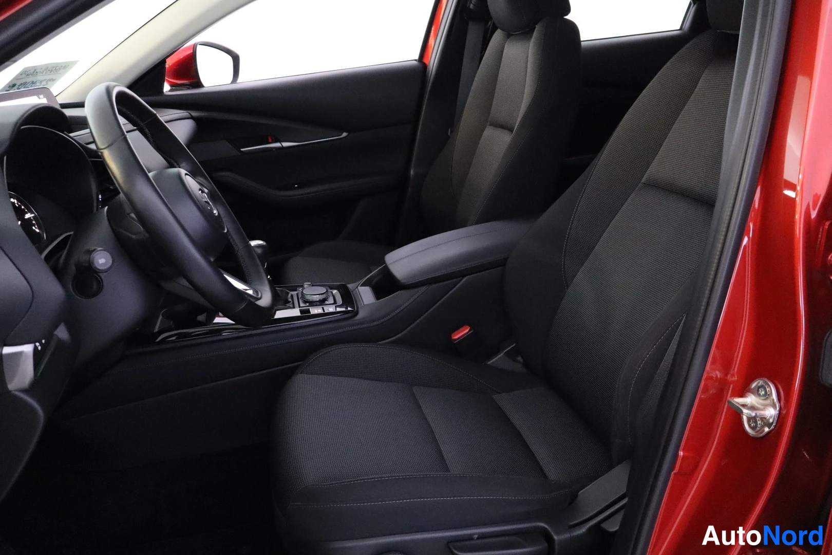 Punainen Mazda CX-30 2023, kuva 19