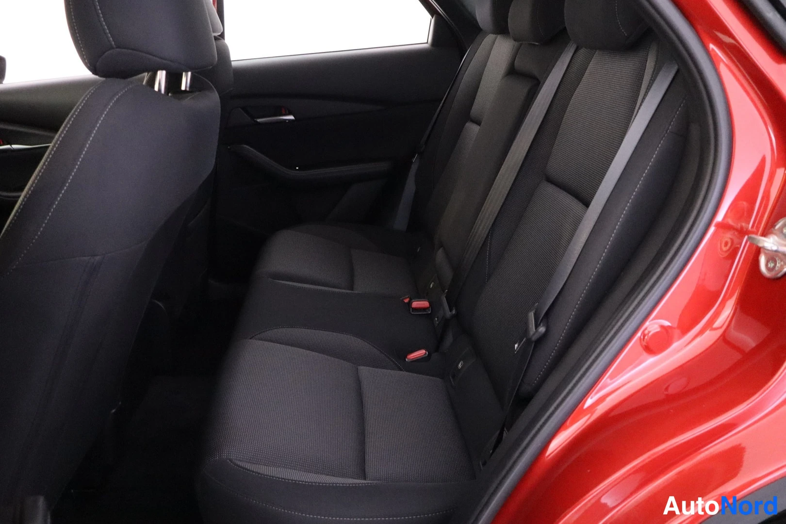 Punainen Mazda CX-30 2023, kuva 20