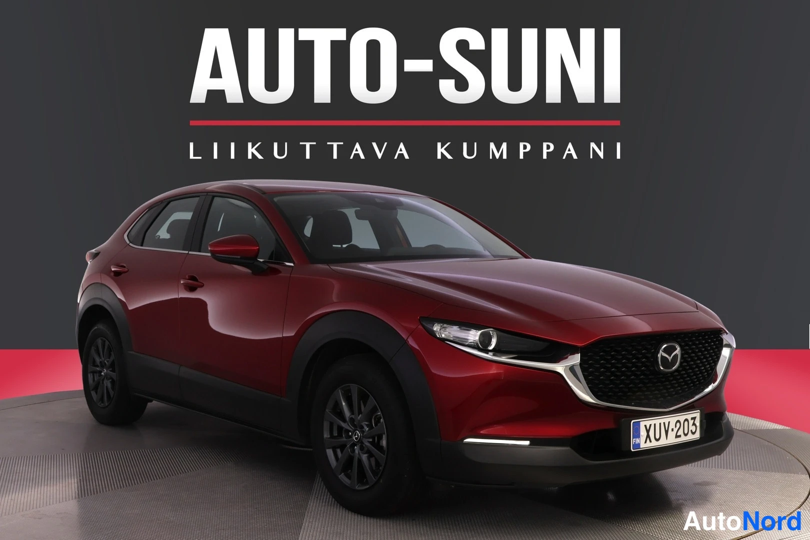 Punainen Mazda CX-30 2023, etuviisto, keula oikealle, kuva 2