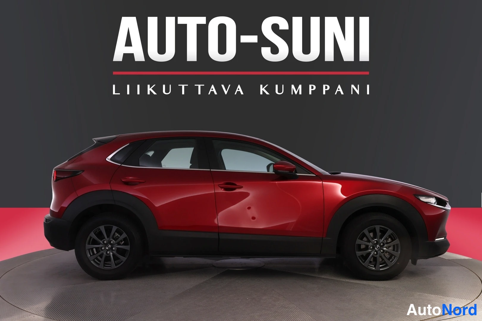 Punainen Mazda CX-30 2023, etuviisto, keula oikealle, kuva 3