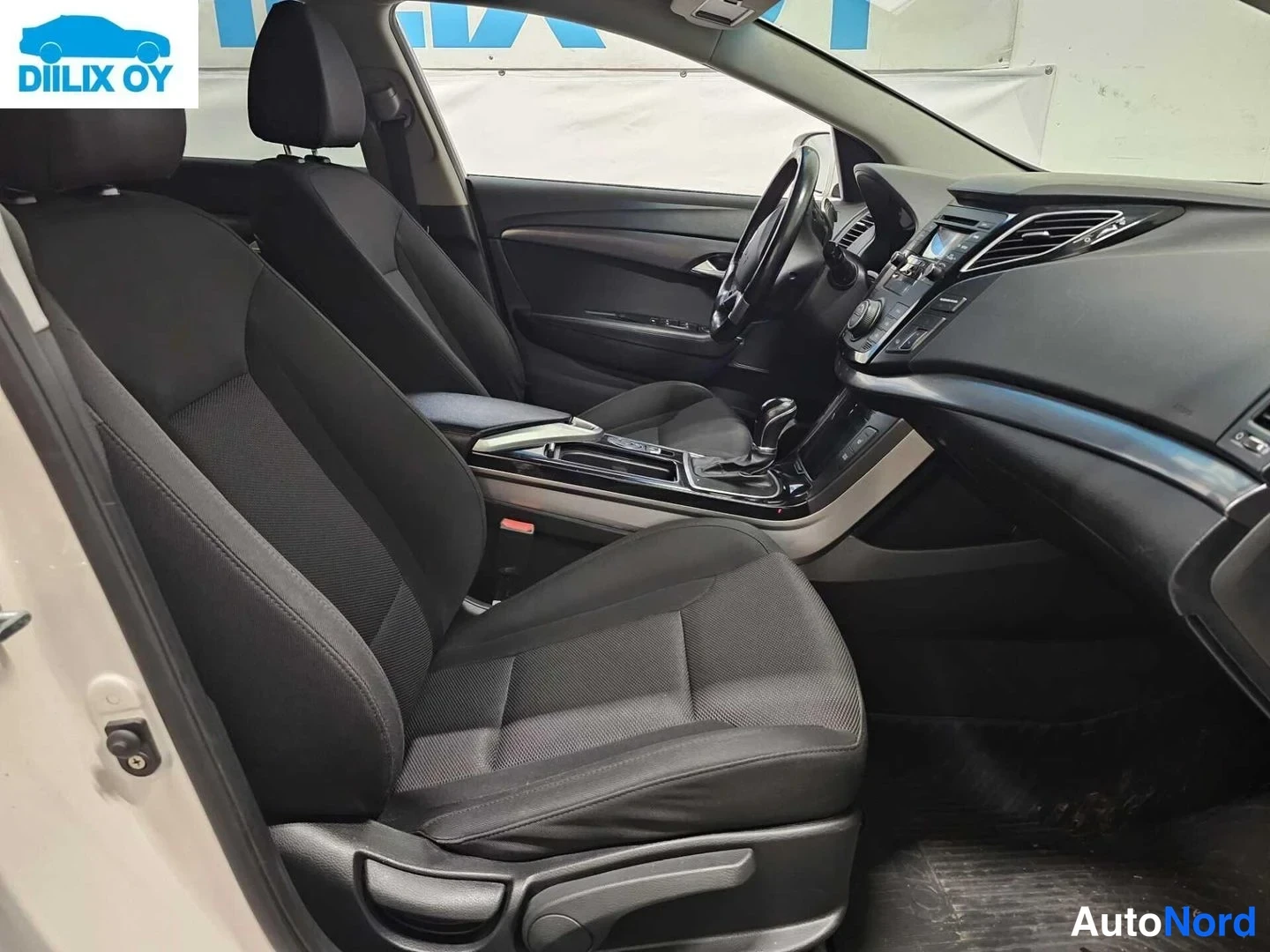 Valkoinen Hyundai i40 2015, kuva 10