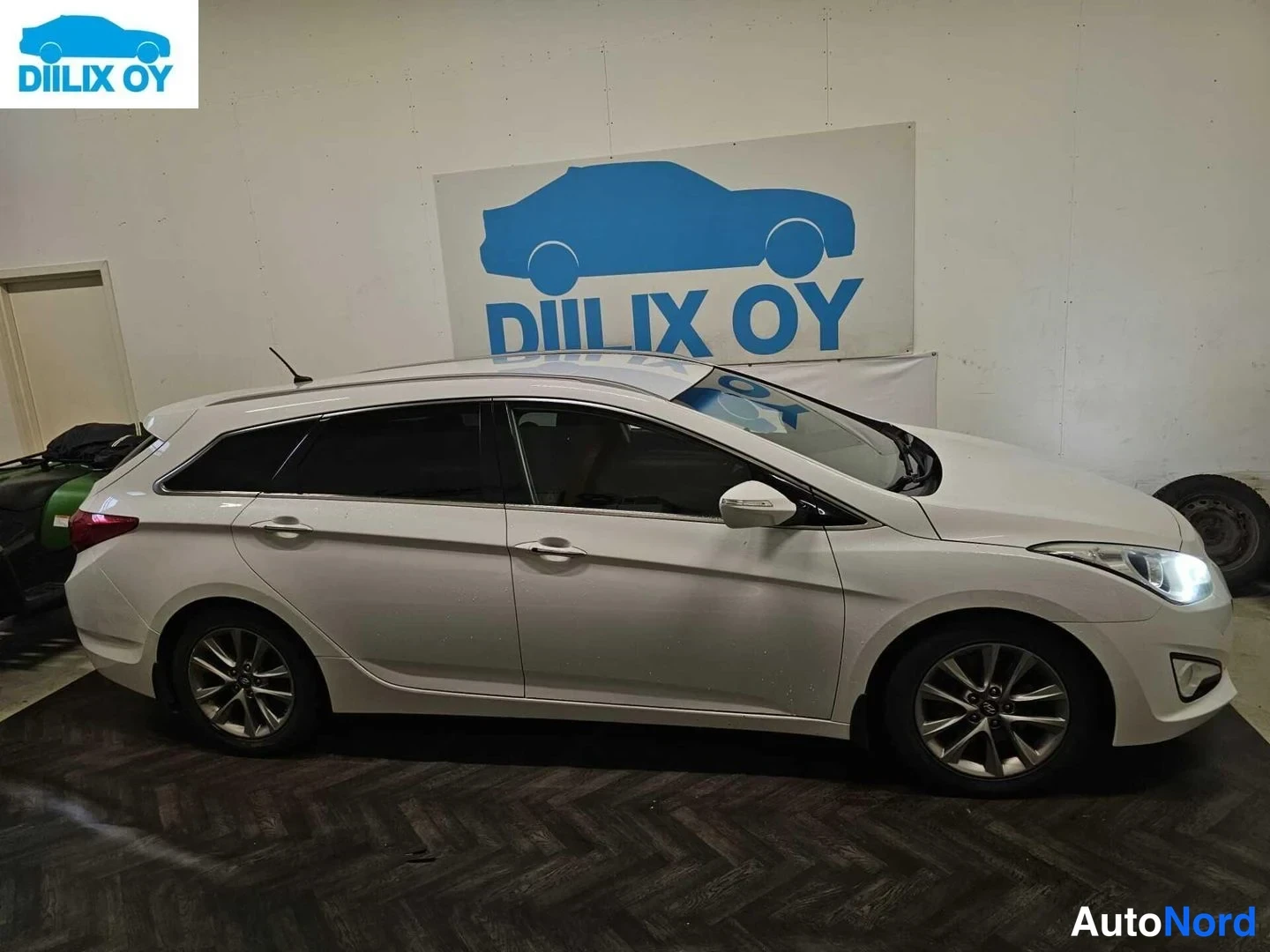 Valkoinen Hyundai i40 2015, sivulta, kuva 6