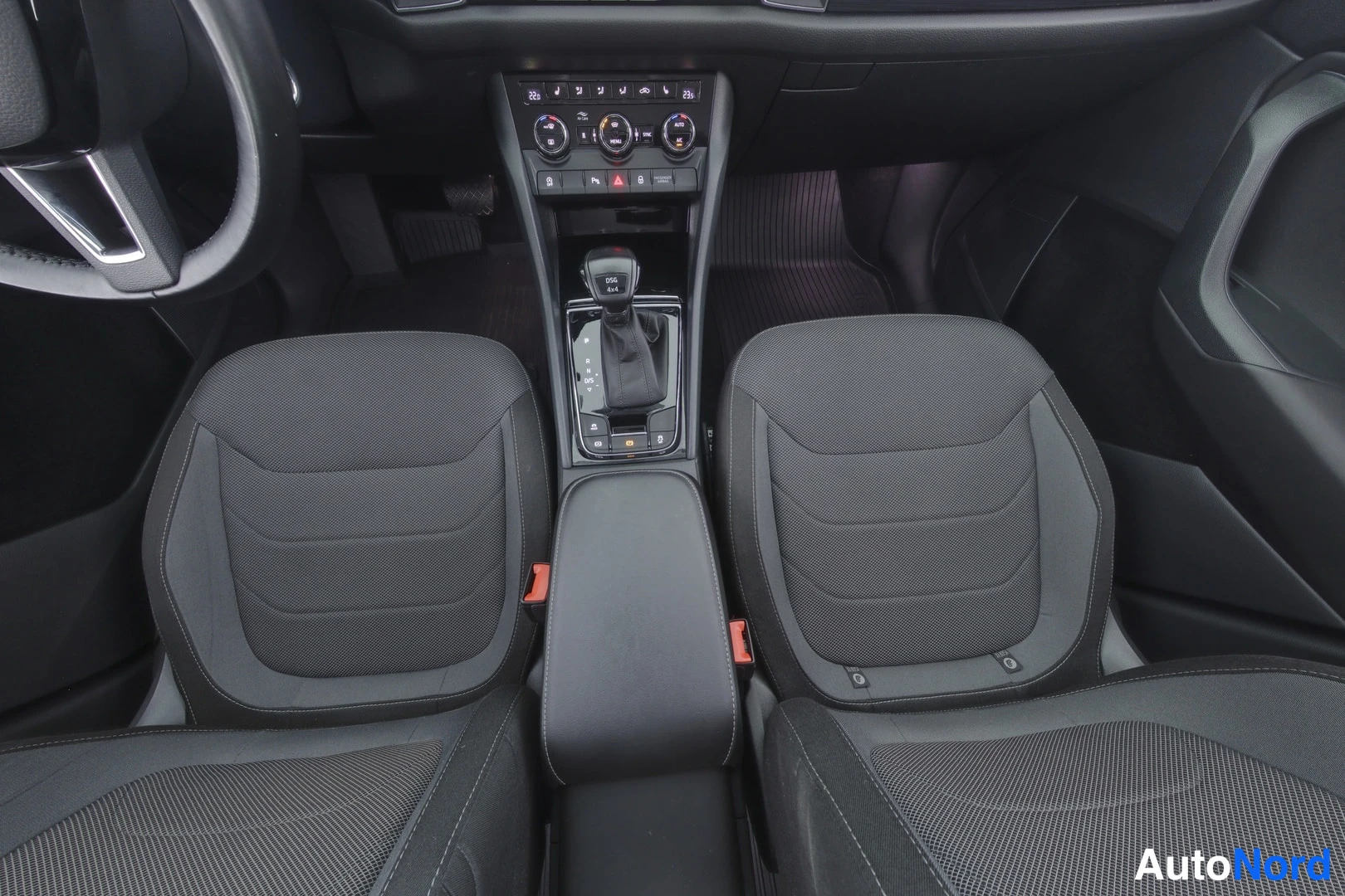 Harmaa Skoda Kodiaq 2019, etuistuimet, kuva 12