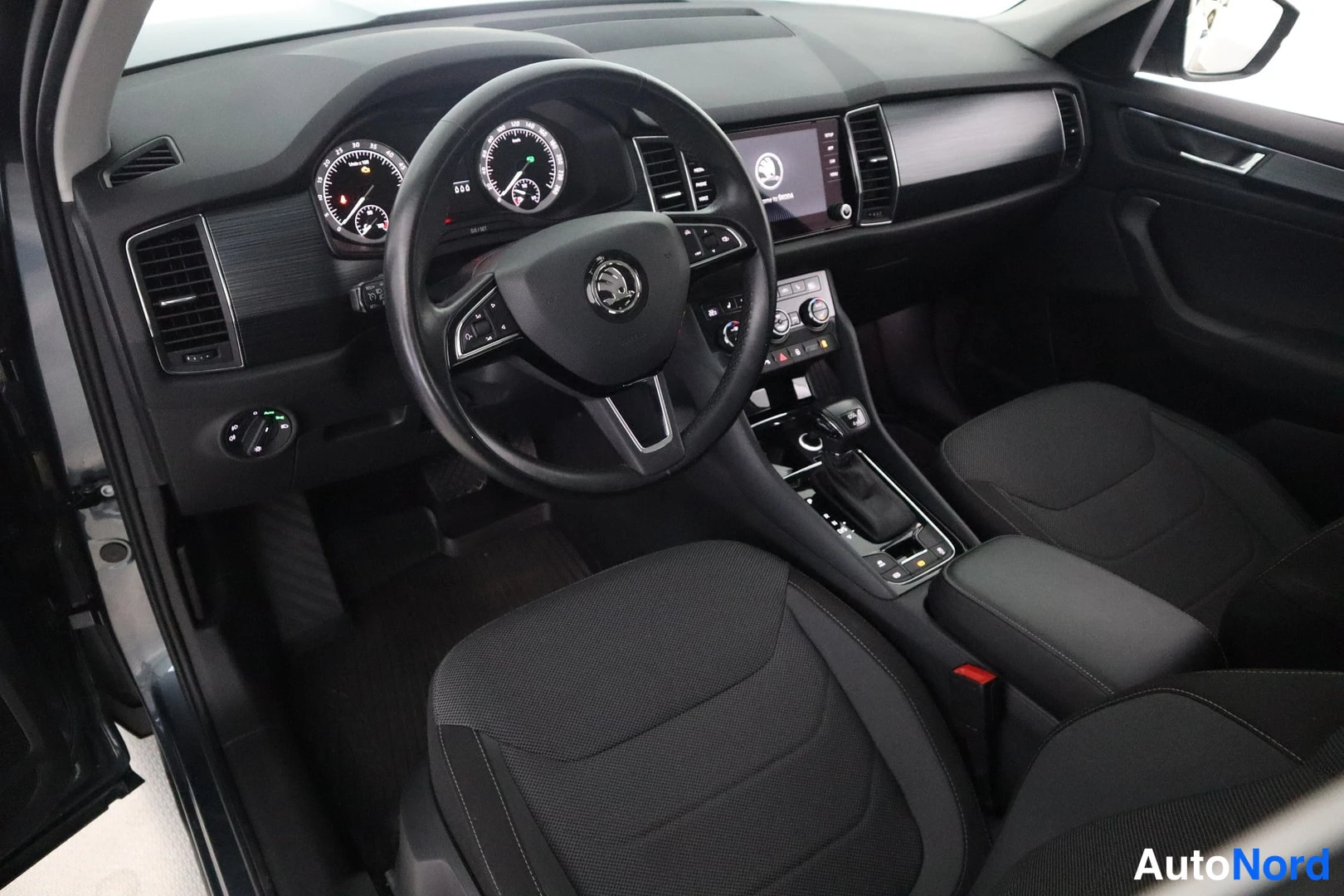Harmaa Skoda Kodiaq 2019, ohjaamo, kuva 9