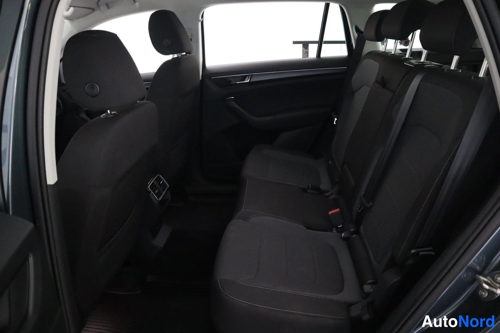 Harmaa Skoda Kodiaq 2019, takaistuimet, kuva 14