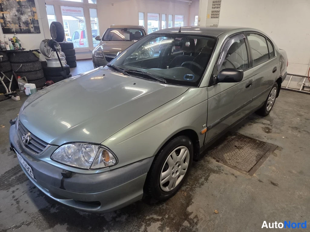 Toyota Avensis 1.6 VVt-i Terra 2001