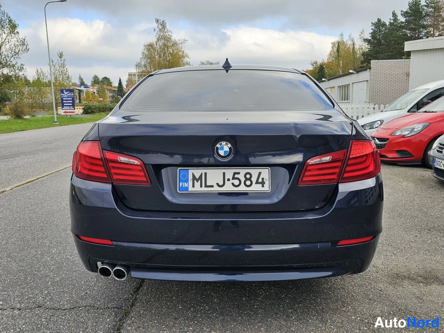 Sininen BMW 520d 2013, takaa, kuva 10