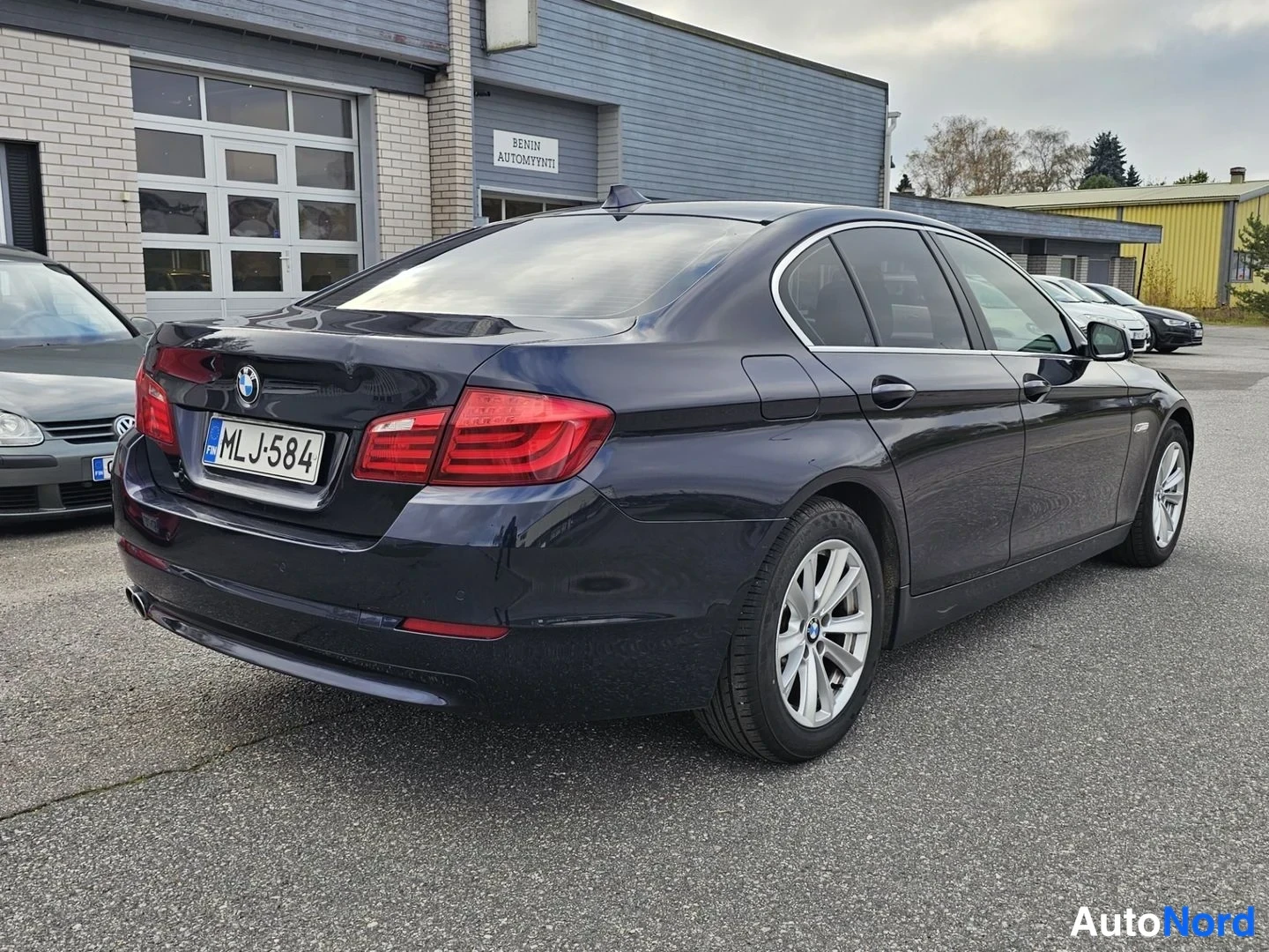 Sininen BMW 520d 2013, takaviisto, kuva 9