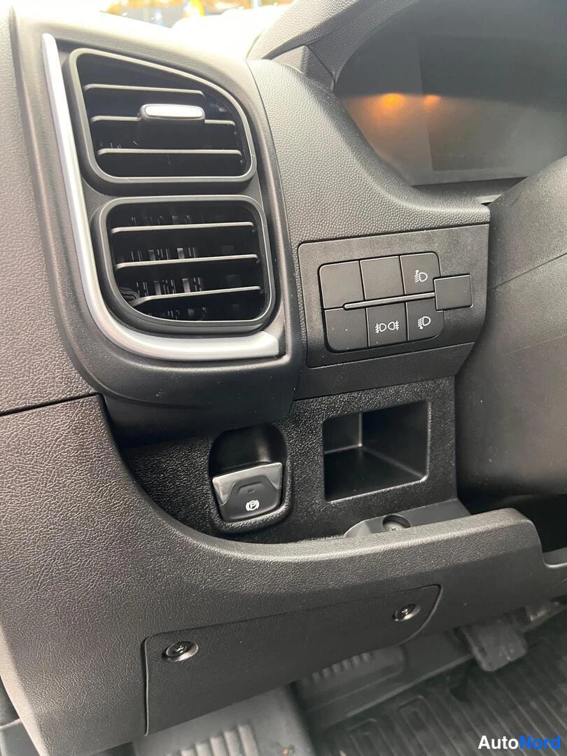 Valkoinen Toyota Proace 2025, kuva 22
