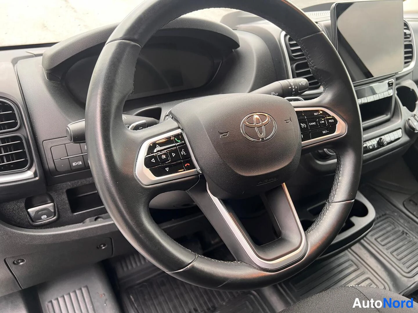 Valkoinen Toyota Proace 2025, yksityiskohta, kuva 21