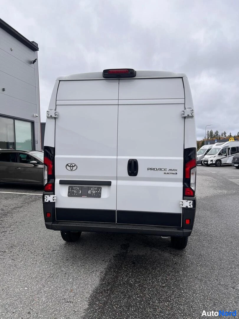 Valkoinen Toyota Proace 2025, takaa, kuva 8