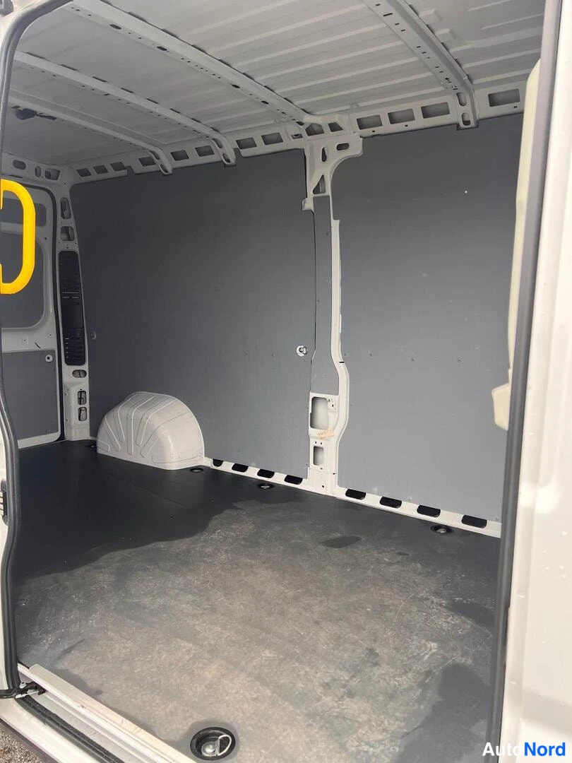 Valkoinen Toyota Proace 2025, tavaratila, kuva 13