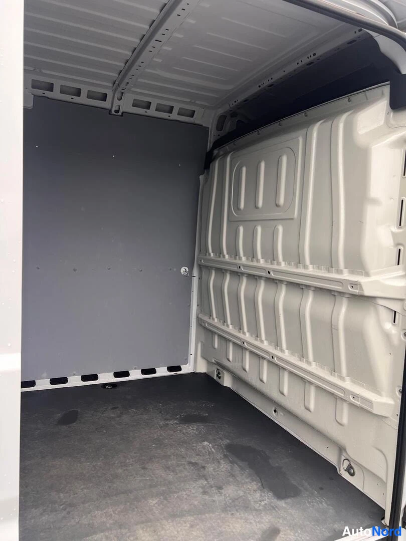 Valkoinen Toyota Proace 2025, tavaratila, kuva 14