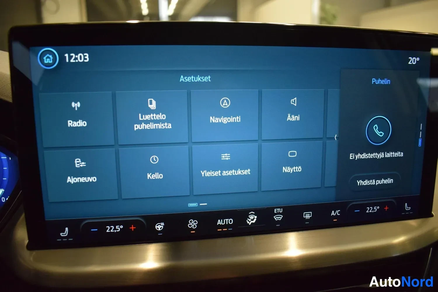 Valkoinen Ford Focus 2023, yksityiskohta, kuva 20