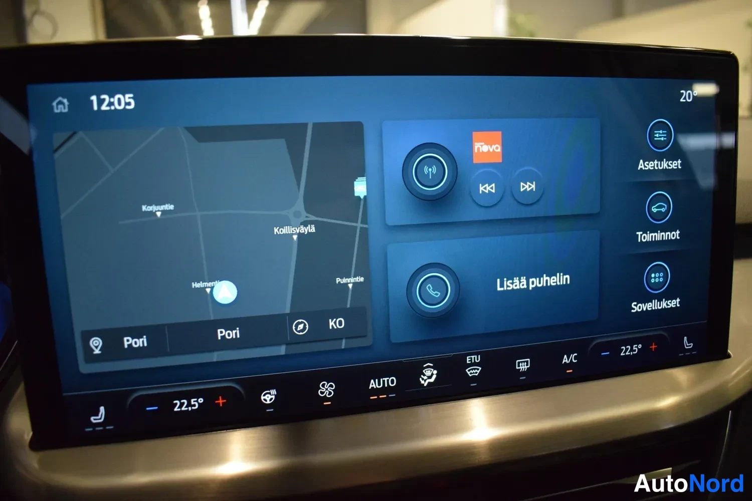 Valkoinen Ford Focus 2023, yksityiskohta, kuva 23