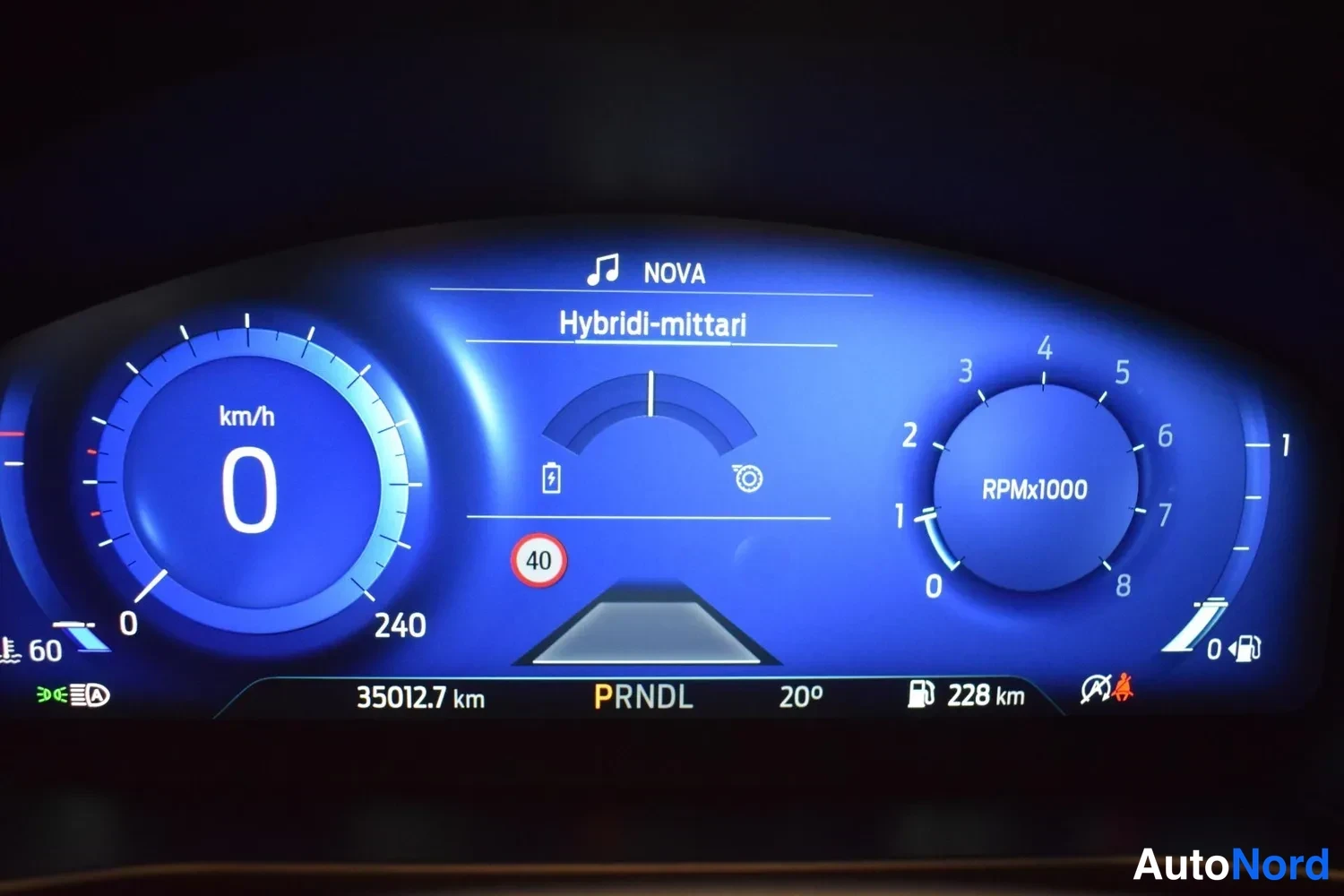 Valkoinen Ford Focus 2023, yksityiskohta, kuva 24