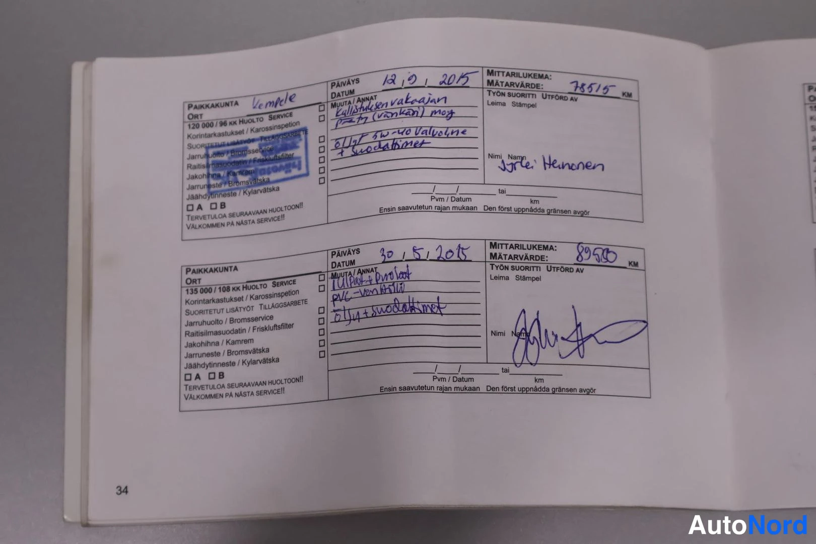 Asiakirja: Huoltokirjan sivu 34: huoltomerkinnät pvm 12.9.2015 (mittarilukema 78515 km) ja 30.5.2015 (89530 km).