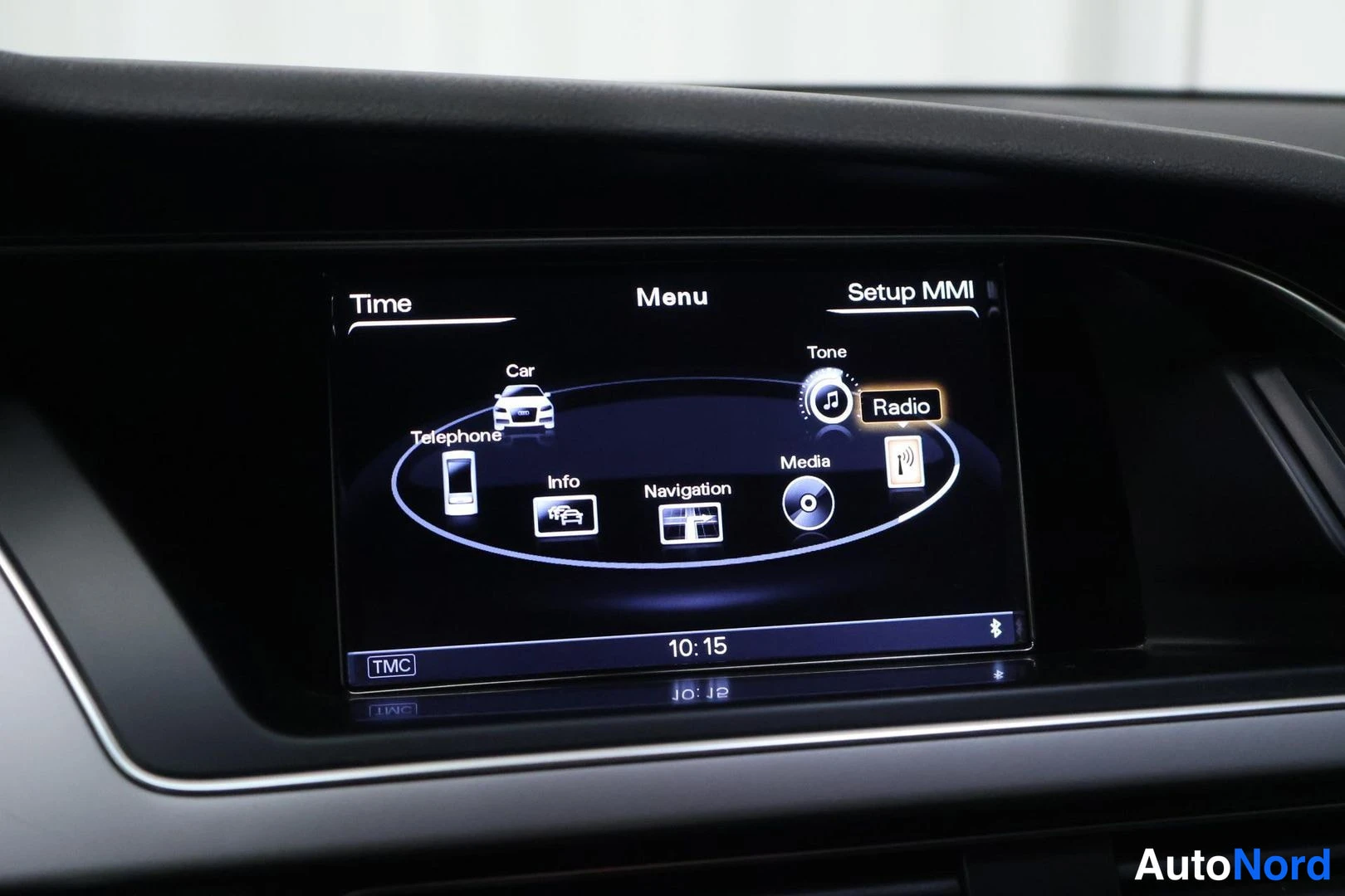 Muu: Infotainment screen in the MMI menu, showing icons for Car, Telephone, Info, Navigation, Media, Tone and Radio.