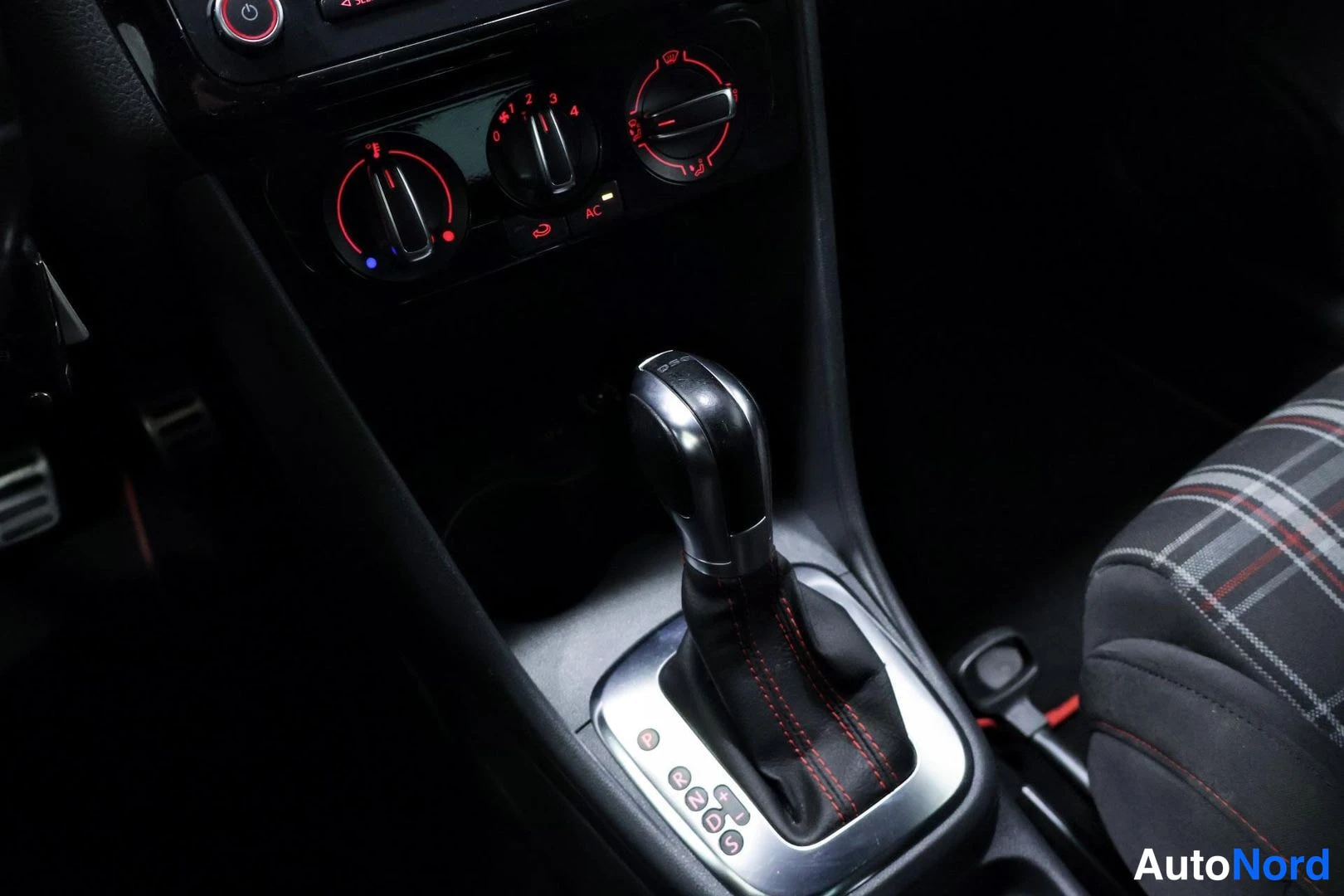 Musta Volkswagen Polo 2011, kuva 17