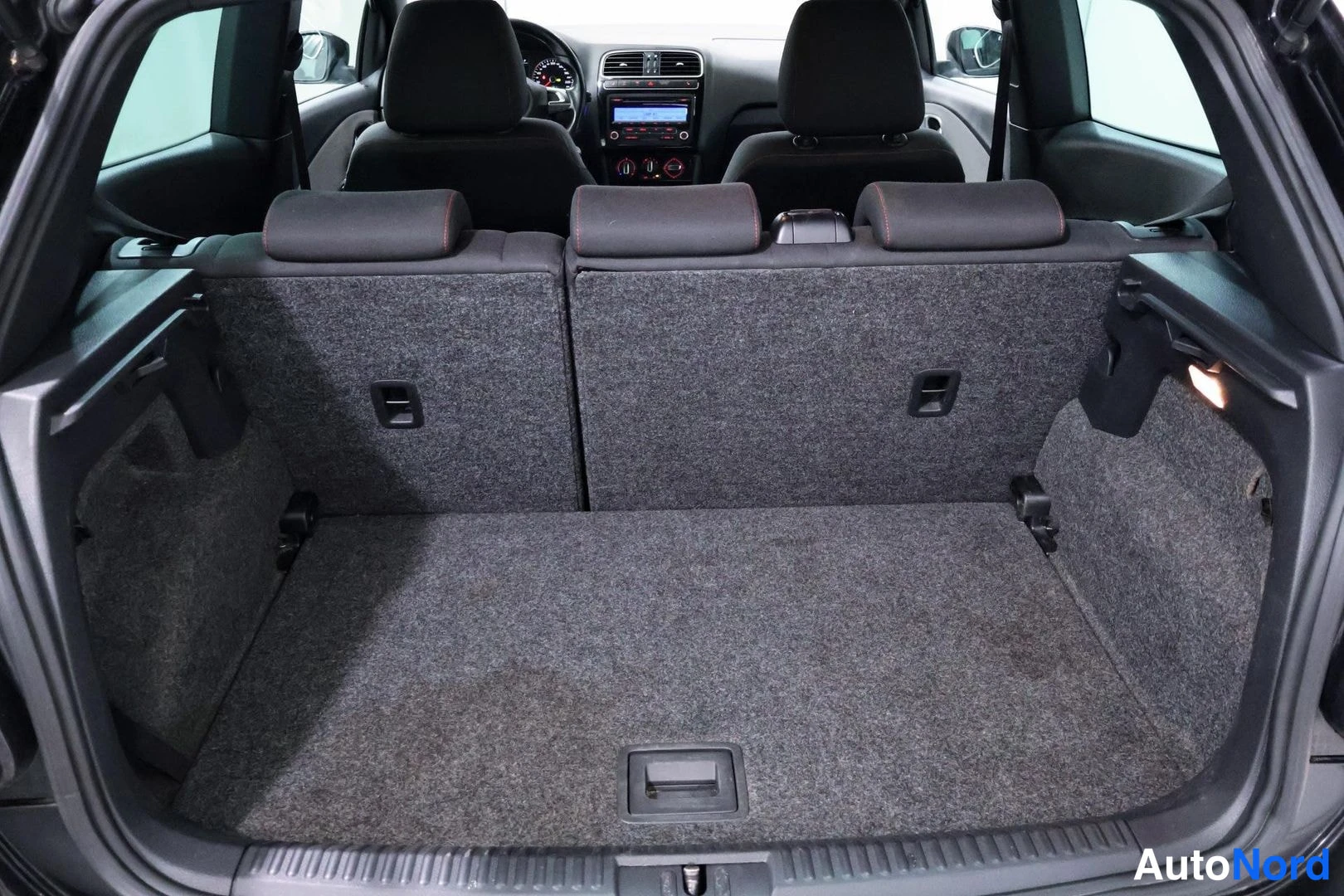 Musta Volkswagen Polo 2011, takaa, kuva 8
