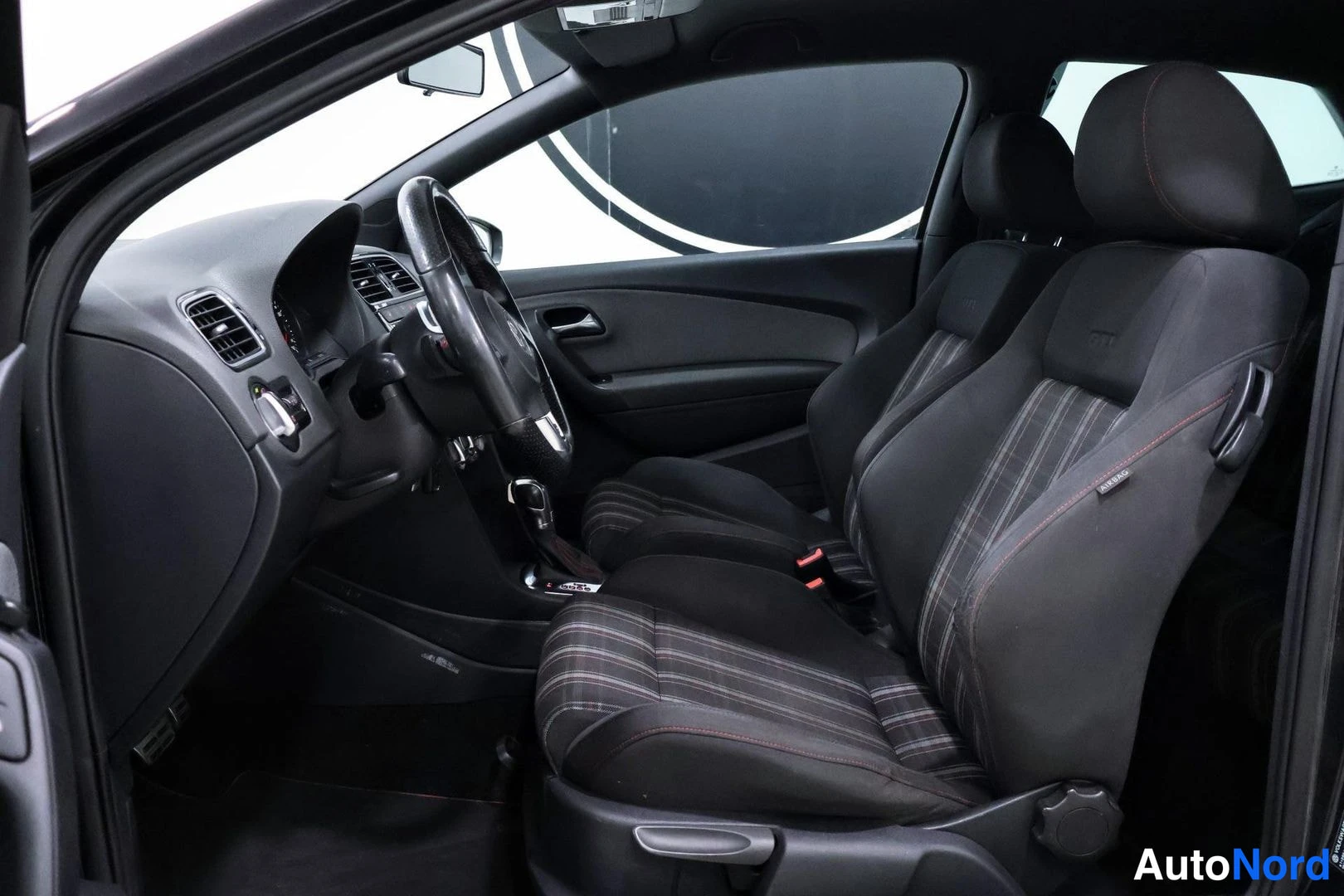 Musta Volkswagen Polo 2011, kuva 13